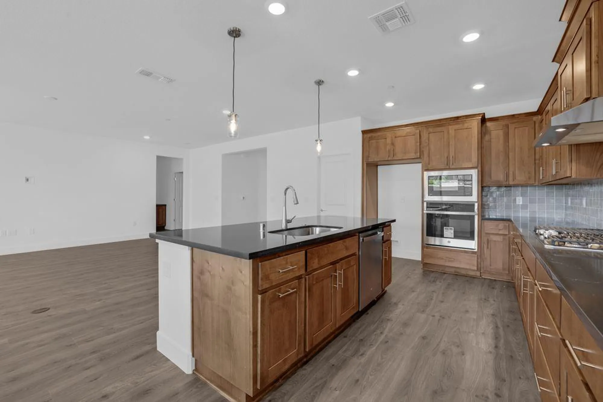 Property Slideshow image 4 of 55 | 10324 evangaline way, Elk Grove, CA, 95757