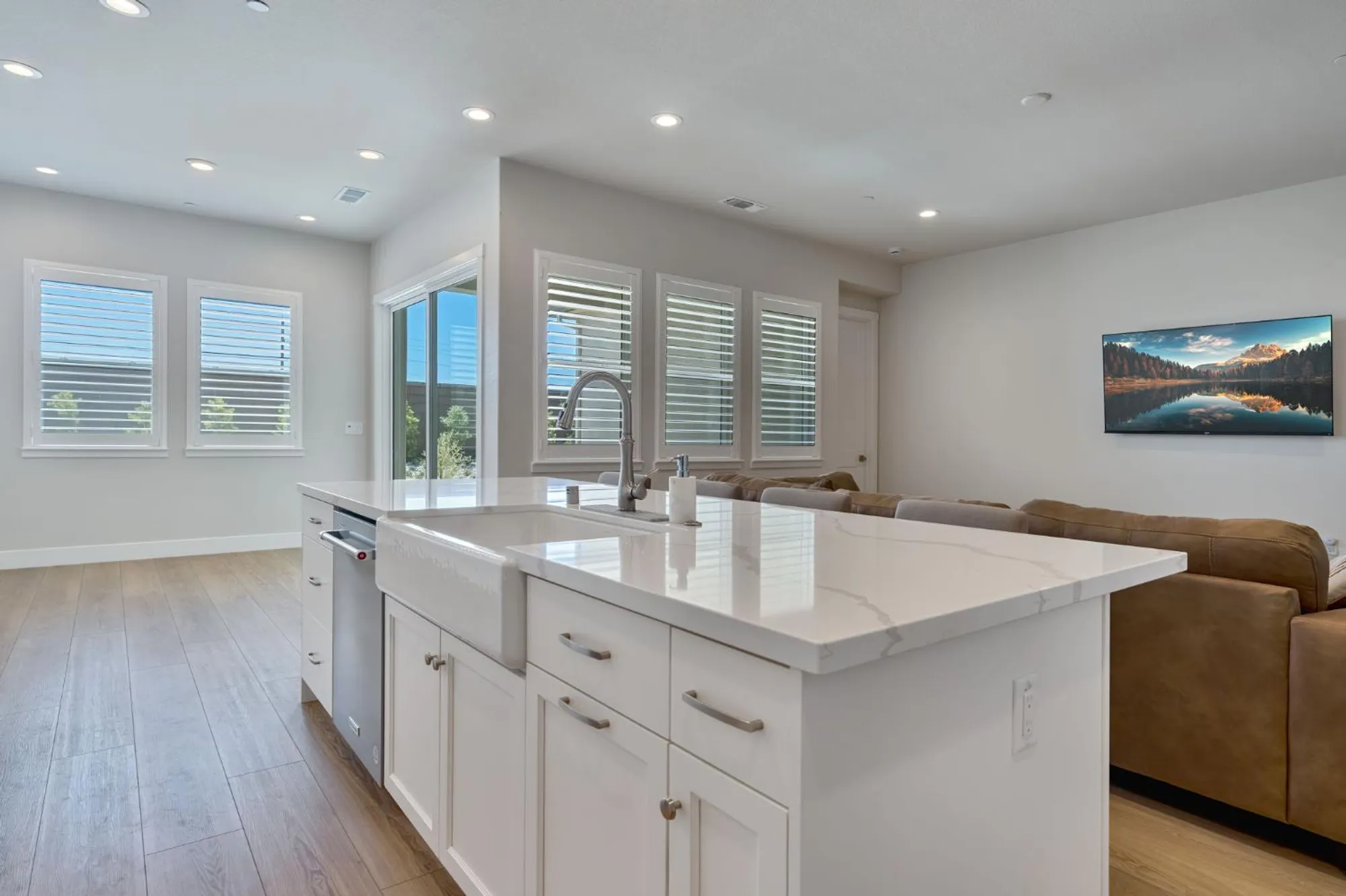 Property Slideshow image 11 of 44 | 4187 eagle view way, Folsom, CA, 95630
