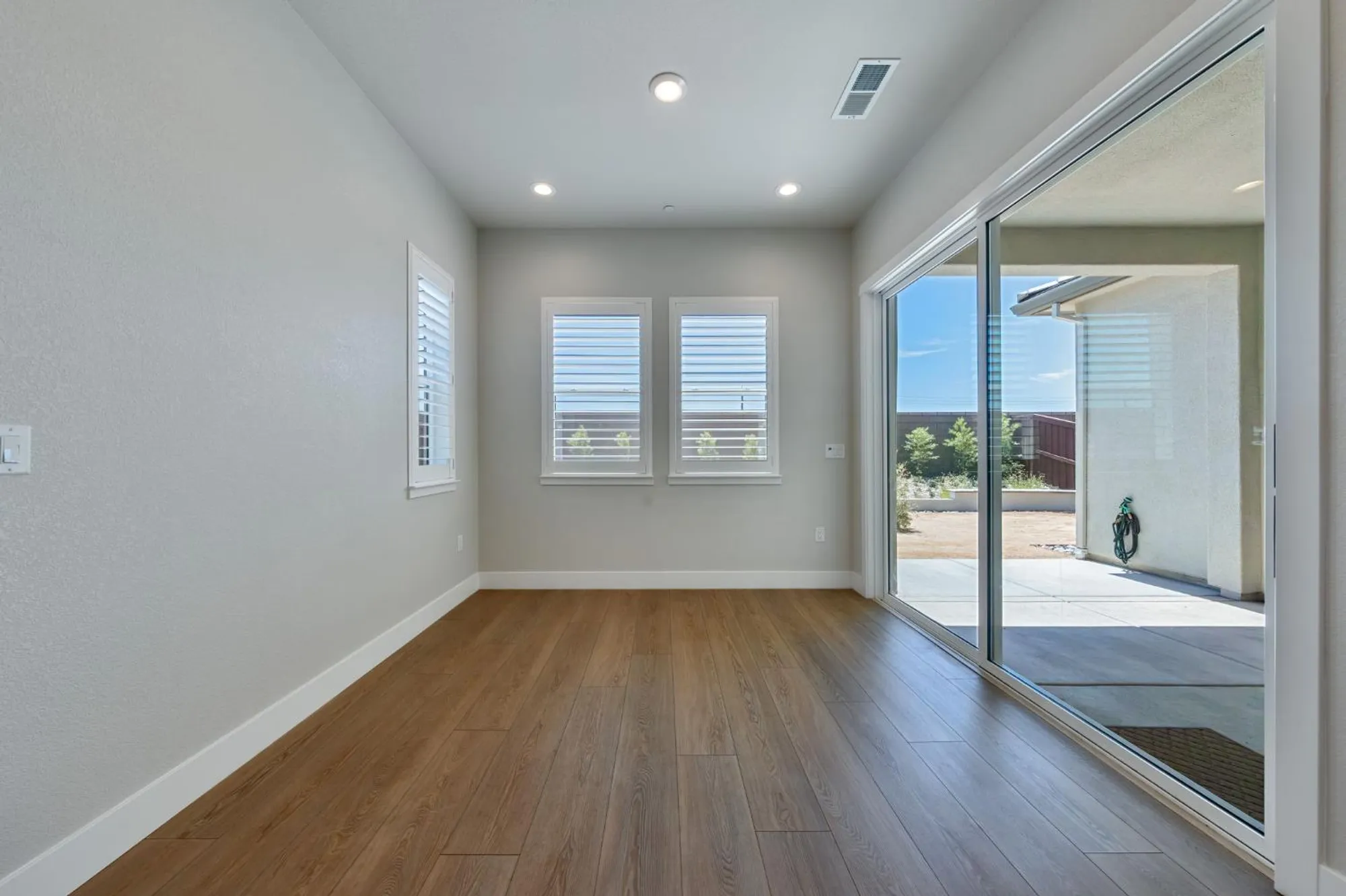 Property Slideshow image 12 of 44 | 4187 eagle view way, Folsom, CA, 95630