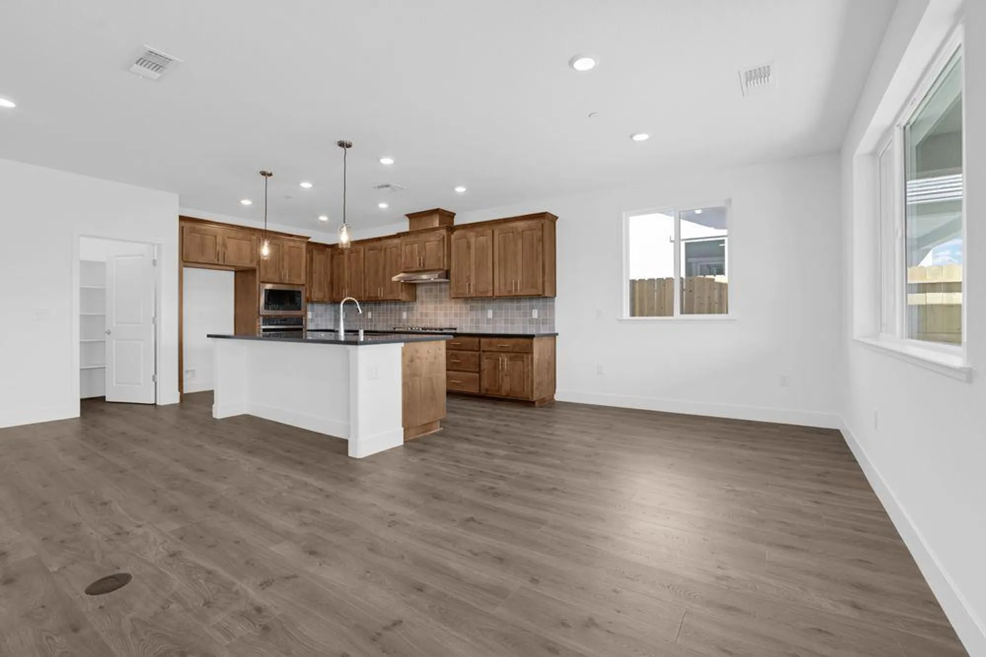 Property Slideshow image 12 of 55 | 10324 evangaline way, Elk Grove, CA, 95757