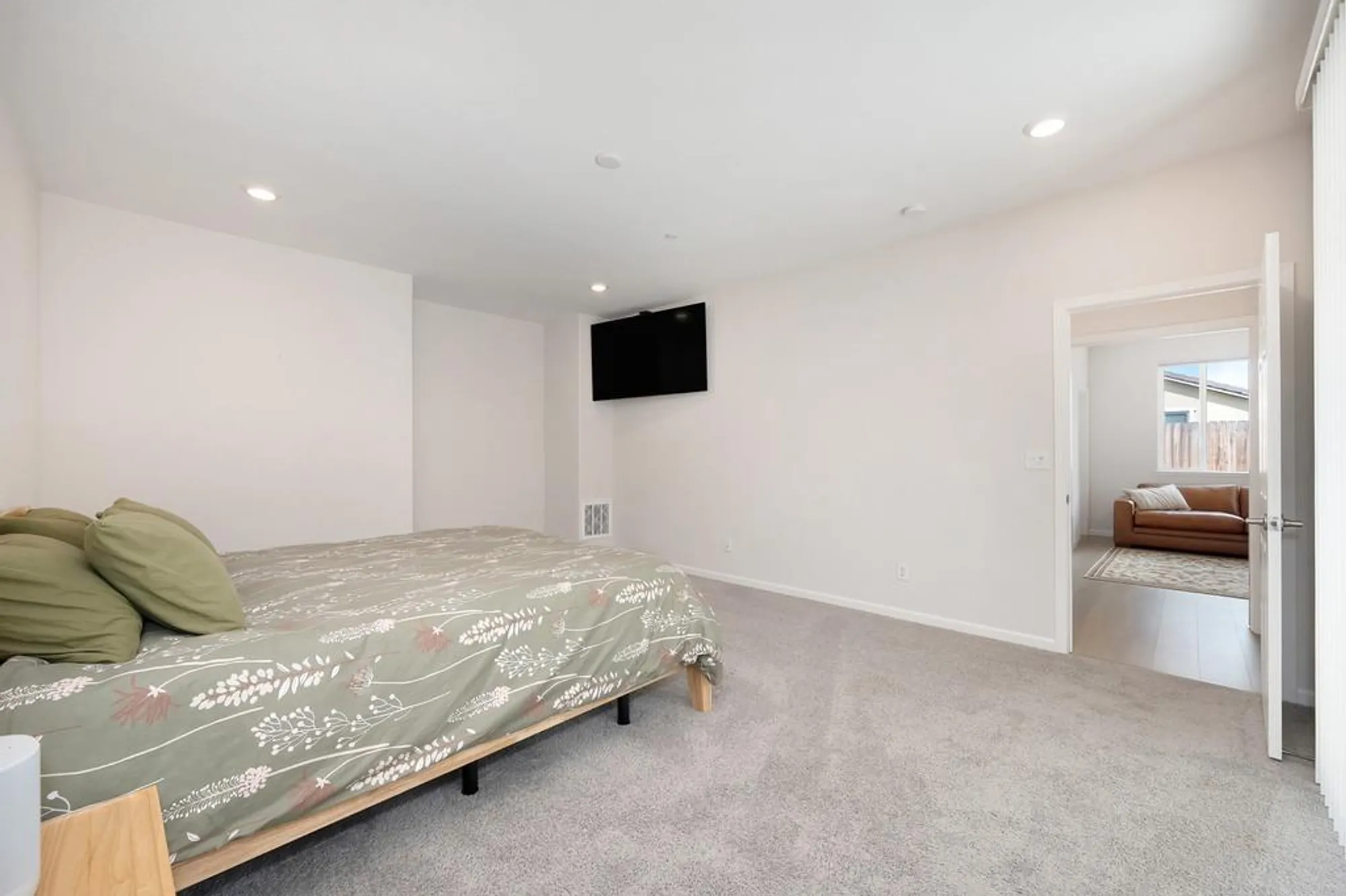 Property Slideshow image 28 of 97 | 1697 donner ln, Lincoln, CA, 95648