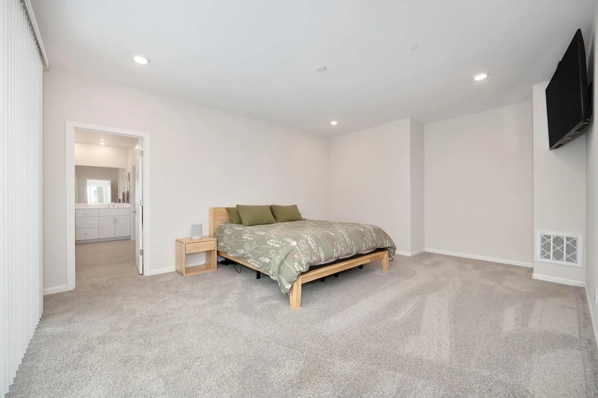 Property Slideshow image 27 of 97 | 1697 donner ln, Lincoln, CA, 95648