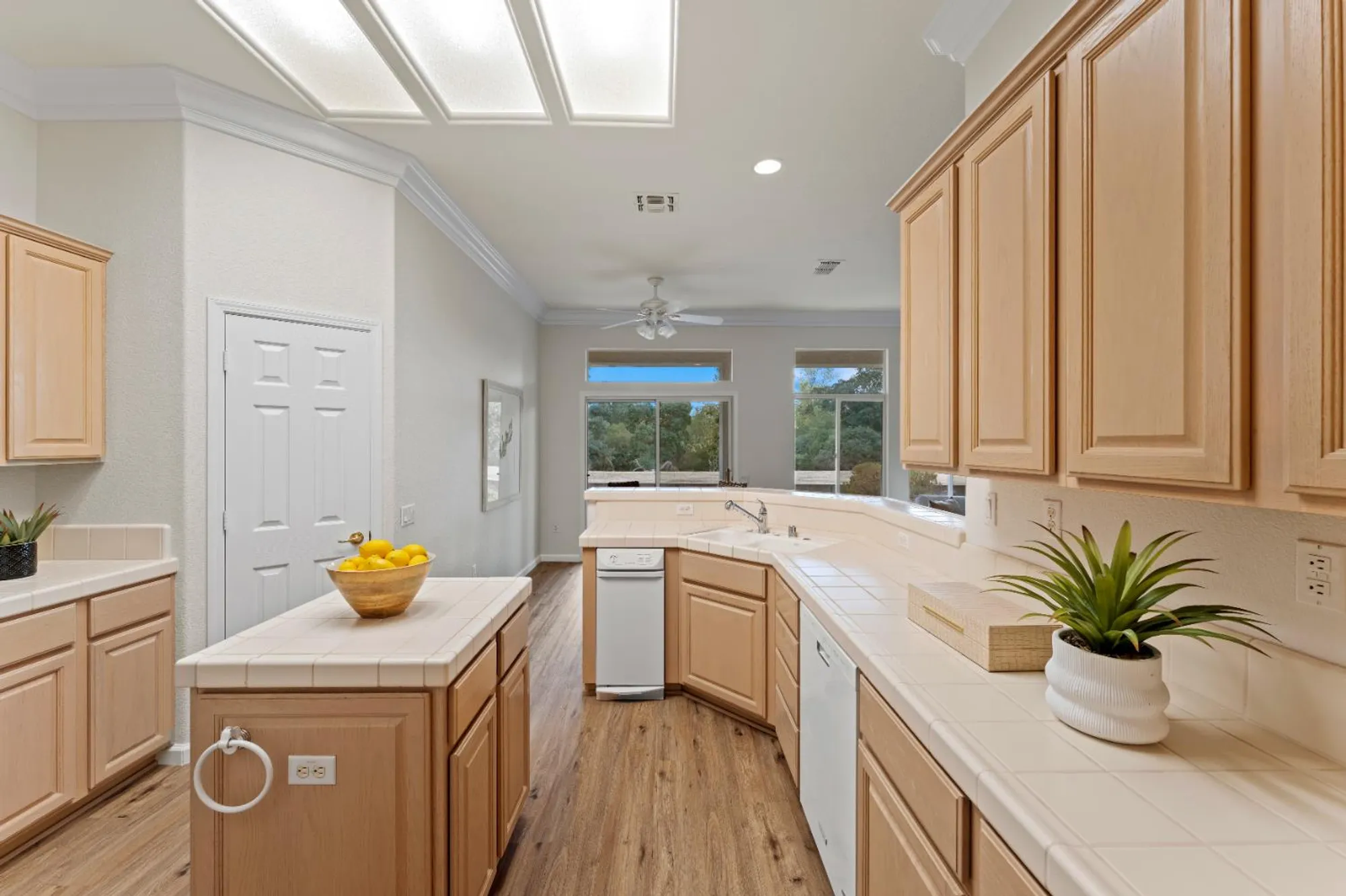 Property Slideshow image 14 of 26 | 109 wild oat ct, Roseville, CA, 95747