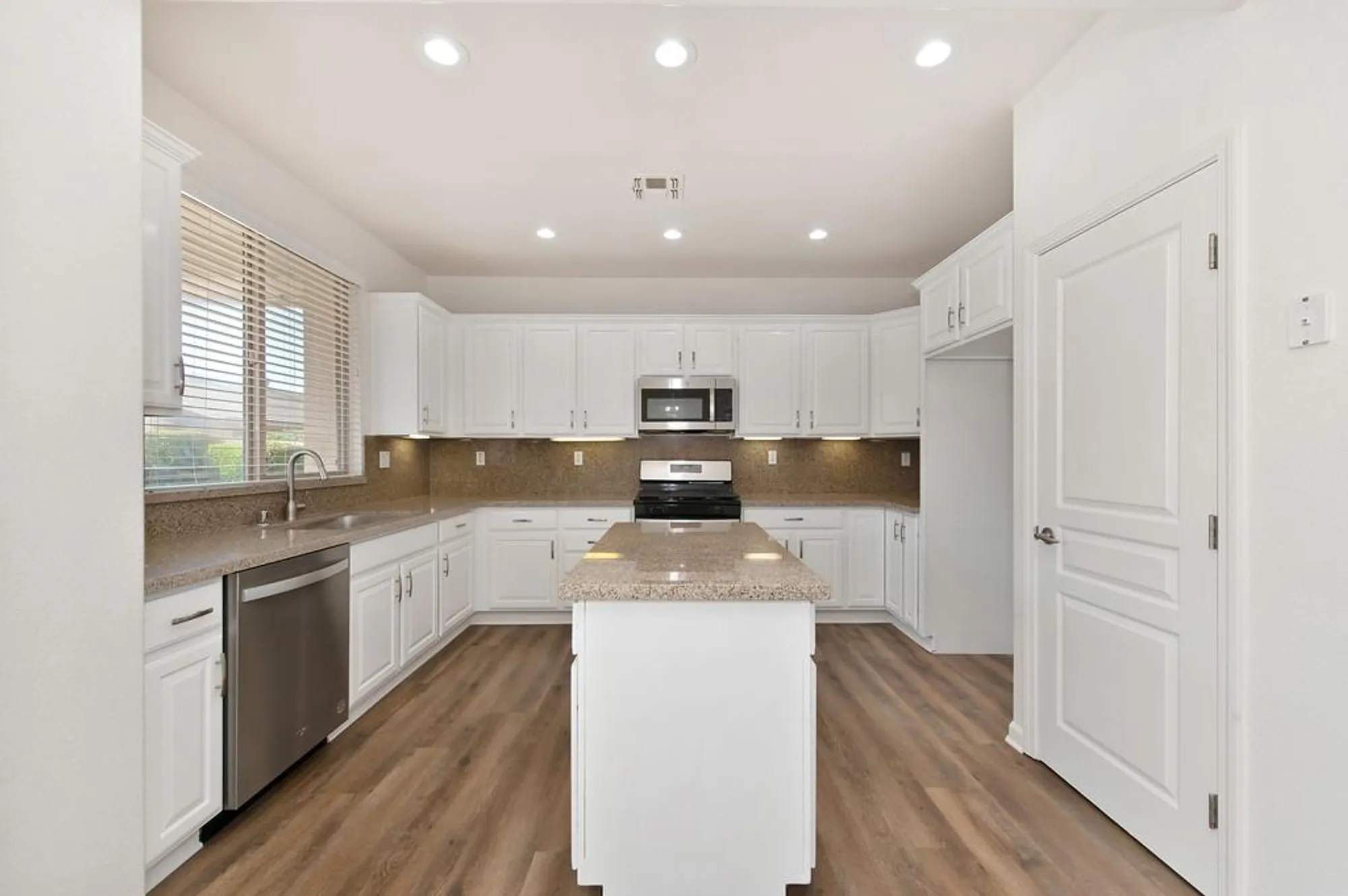 Property Slideshow image 14 of 33 | 1347 freschi ln, Lincoln, CA, 95648