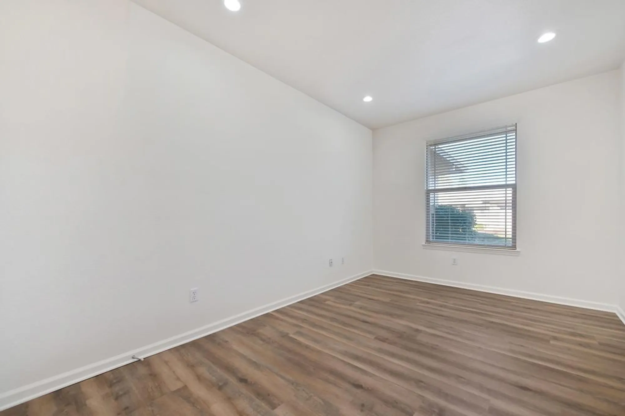 Property Slideshow image 10 of 33 | 1347 freschi ln, Lincoln, CA, 95648