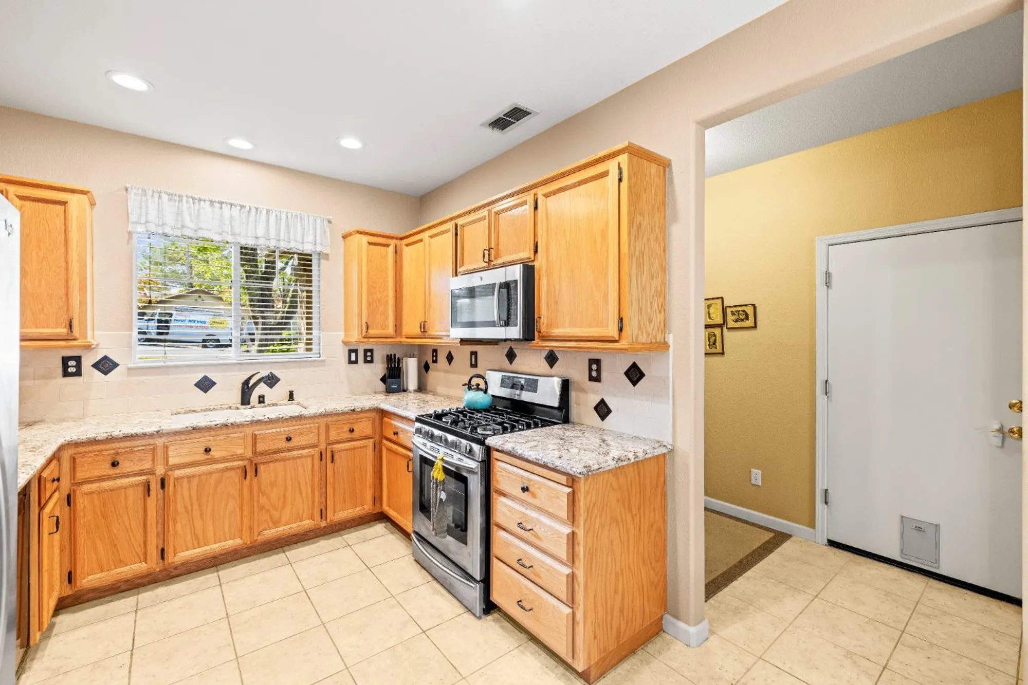 Property Slideshow image 13 of 26 | 3005 chimney ct, Rocklin, CA, 95765