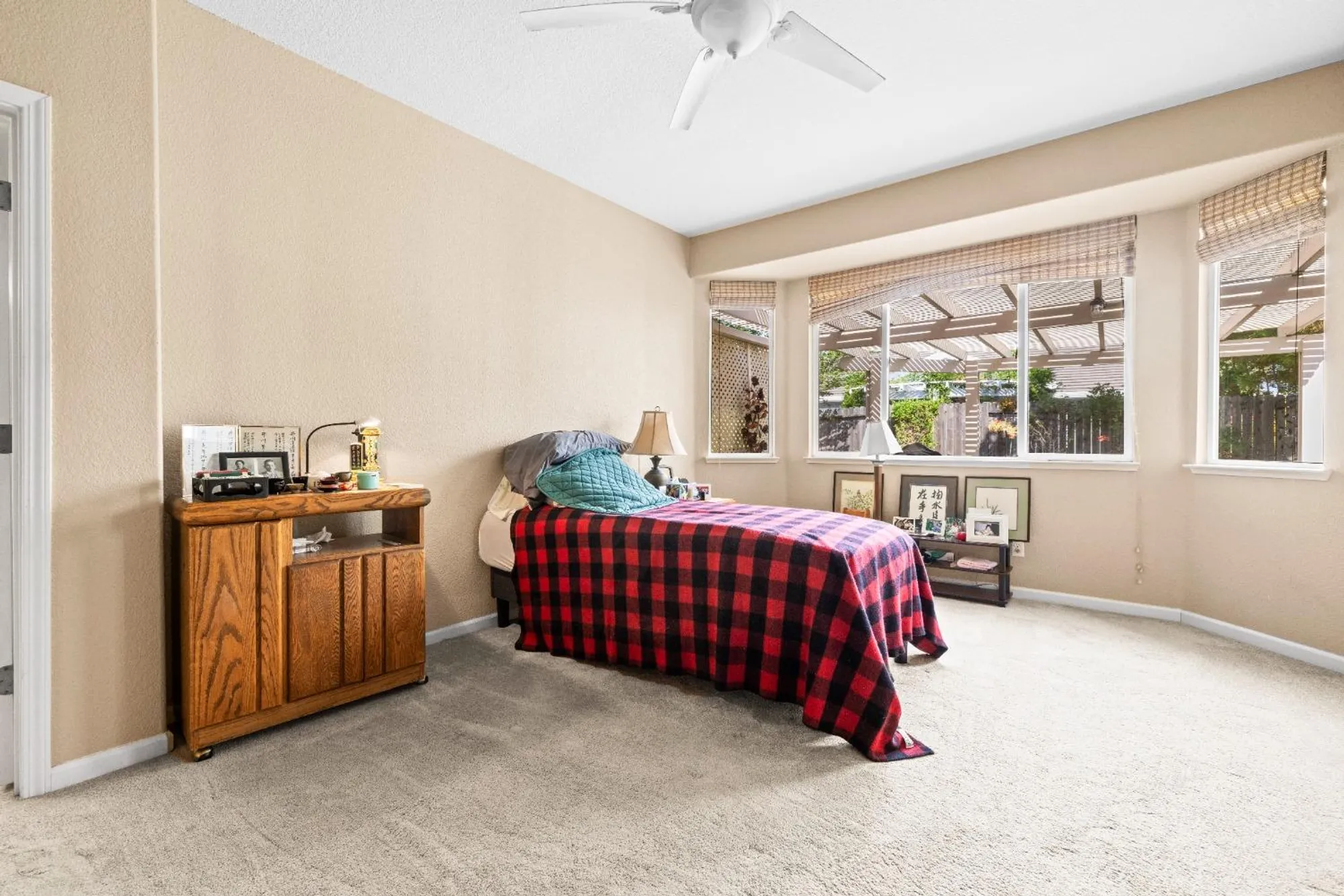 Property Slideshow image 19 of 26 | 3005 chimney ct, Rocklin, CA, 95765