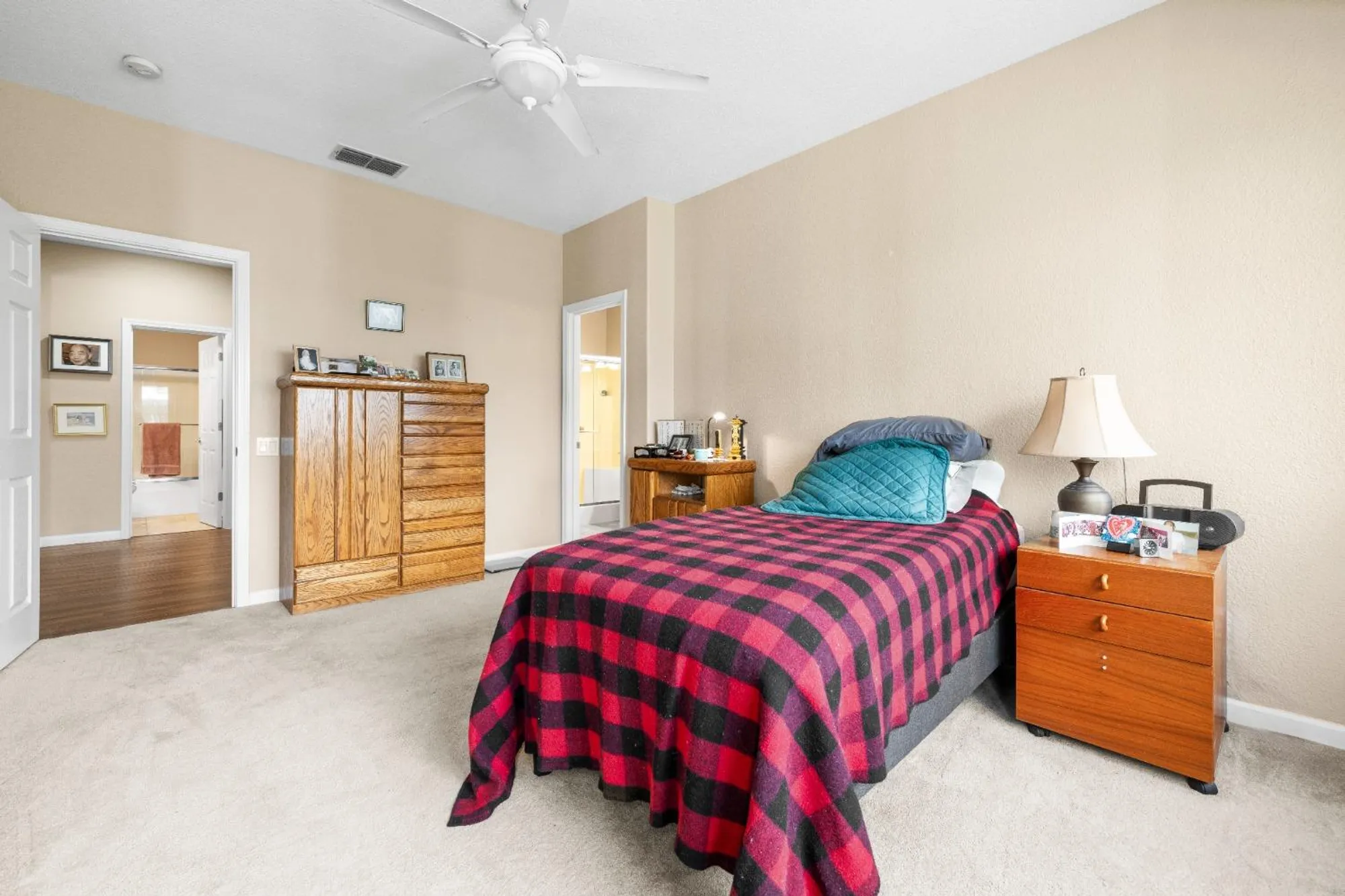 Property Slideshow image 20 of 26 | 3005 chimney ct, Rocklin, CA, 95765