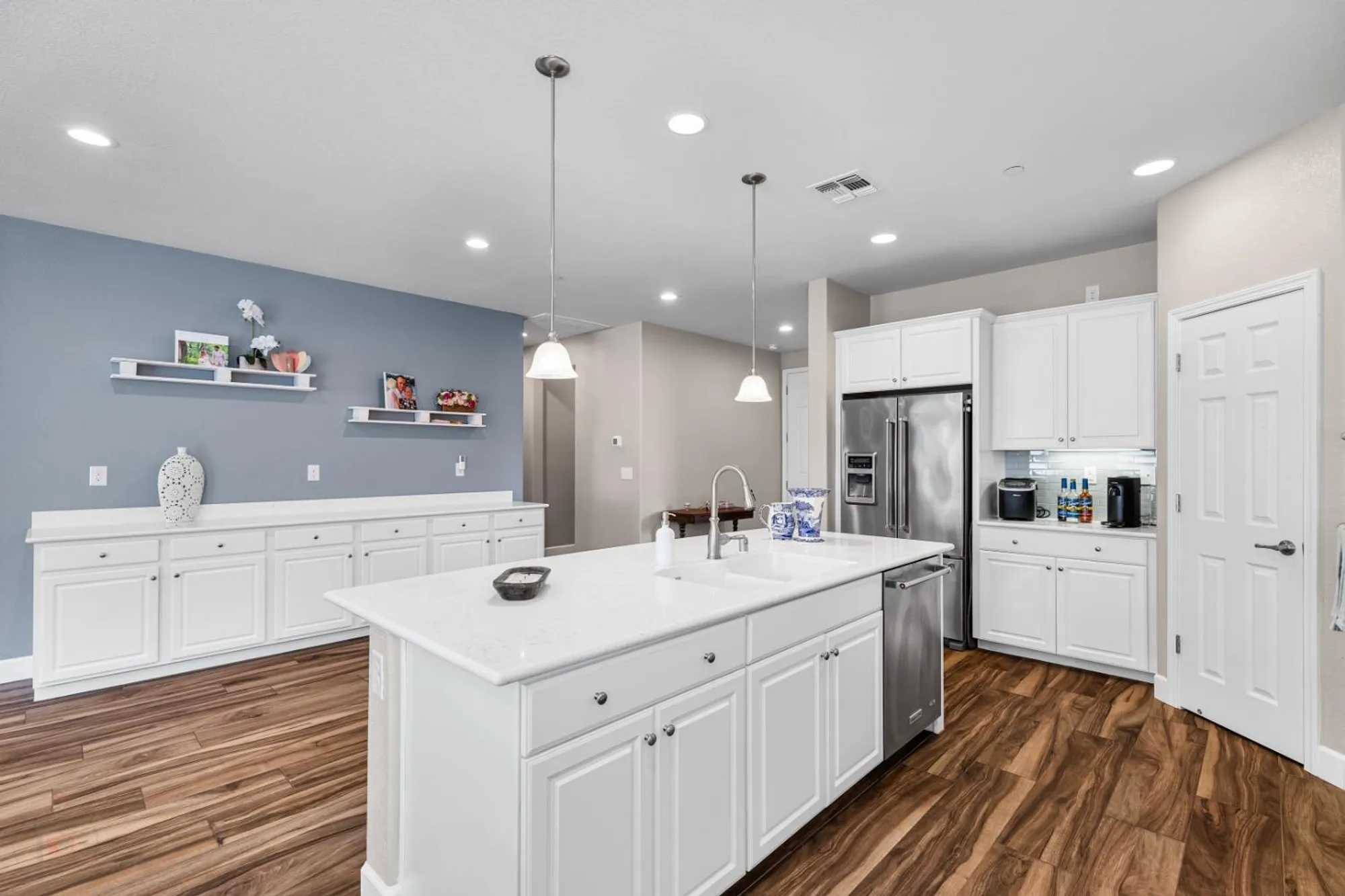 Property Slideshow image 16 of 88 | 1324 chestnut hill dr, Manteca, CA, 95336