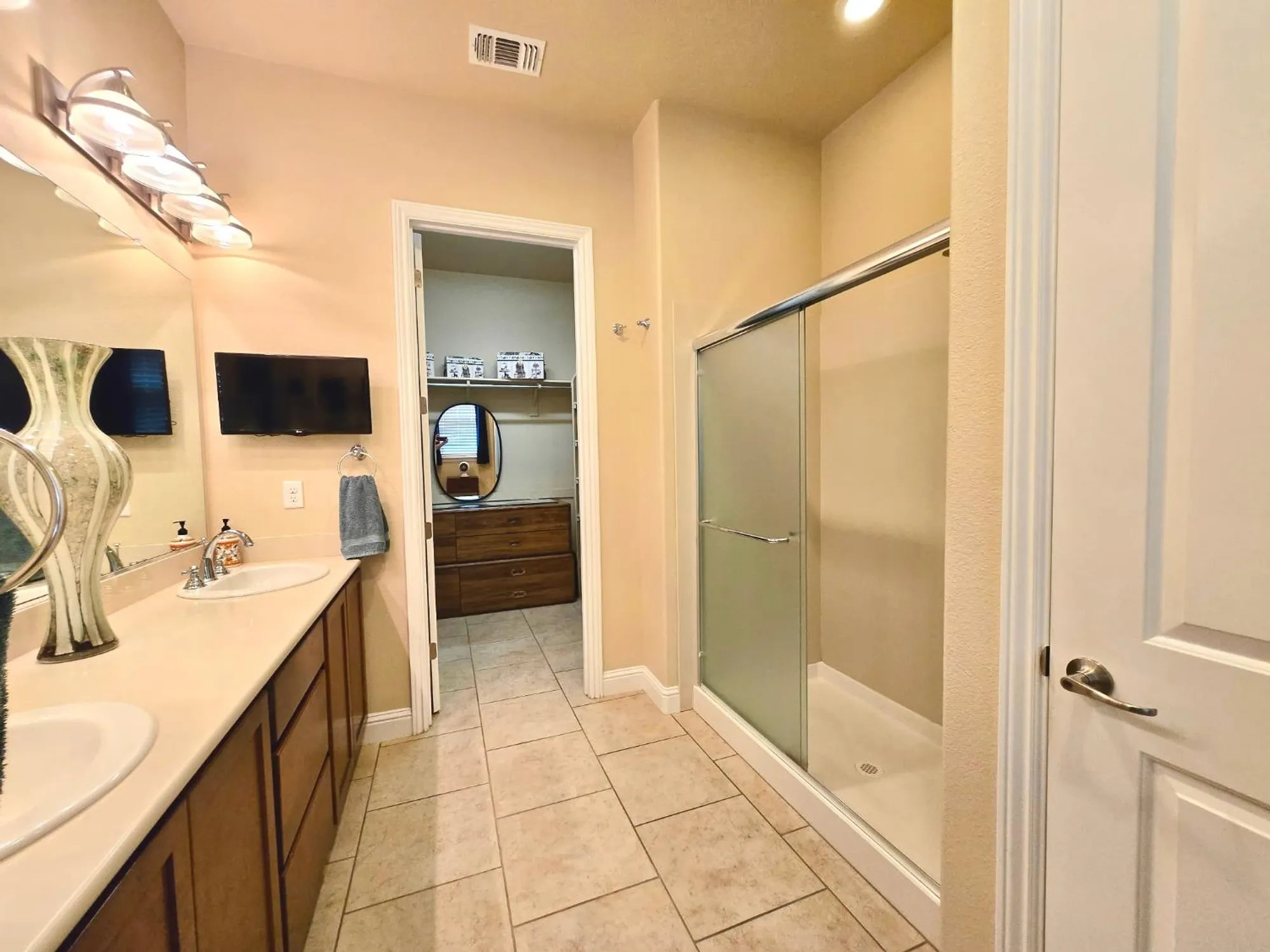 Property Slideshow image 31 of 72 | 2080 leighham dr, Roseville, CA, 95747