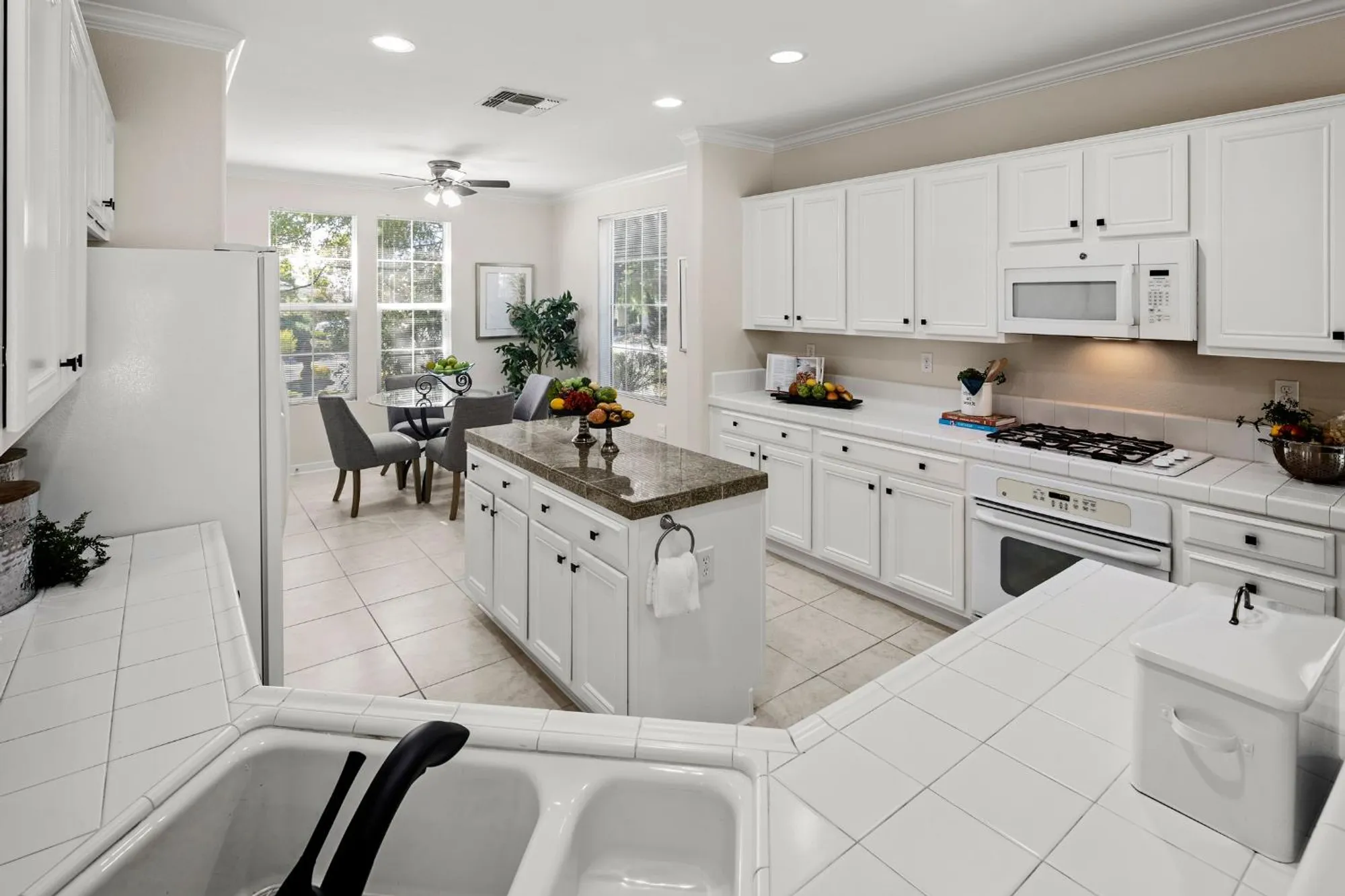 Property Slideshow image 13 of 44 | 3113 black hawk ln, Lincoln, CA, 95648