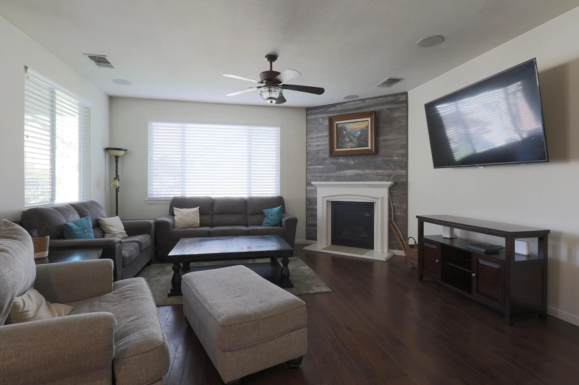 Property Slideshow image 8 of 22 | 1672 arbor brook dr, Manteca, CA, 95336