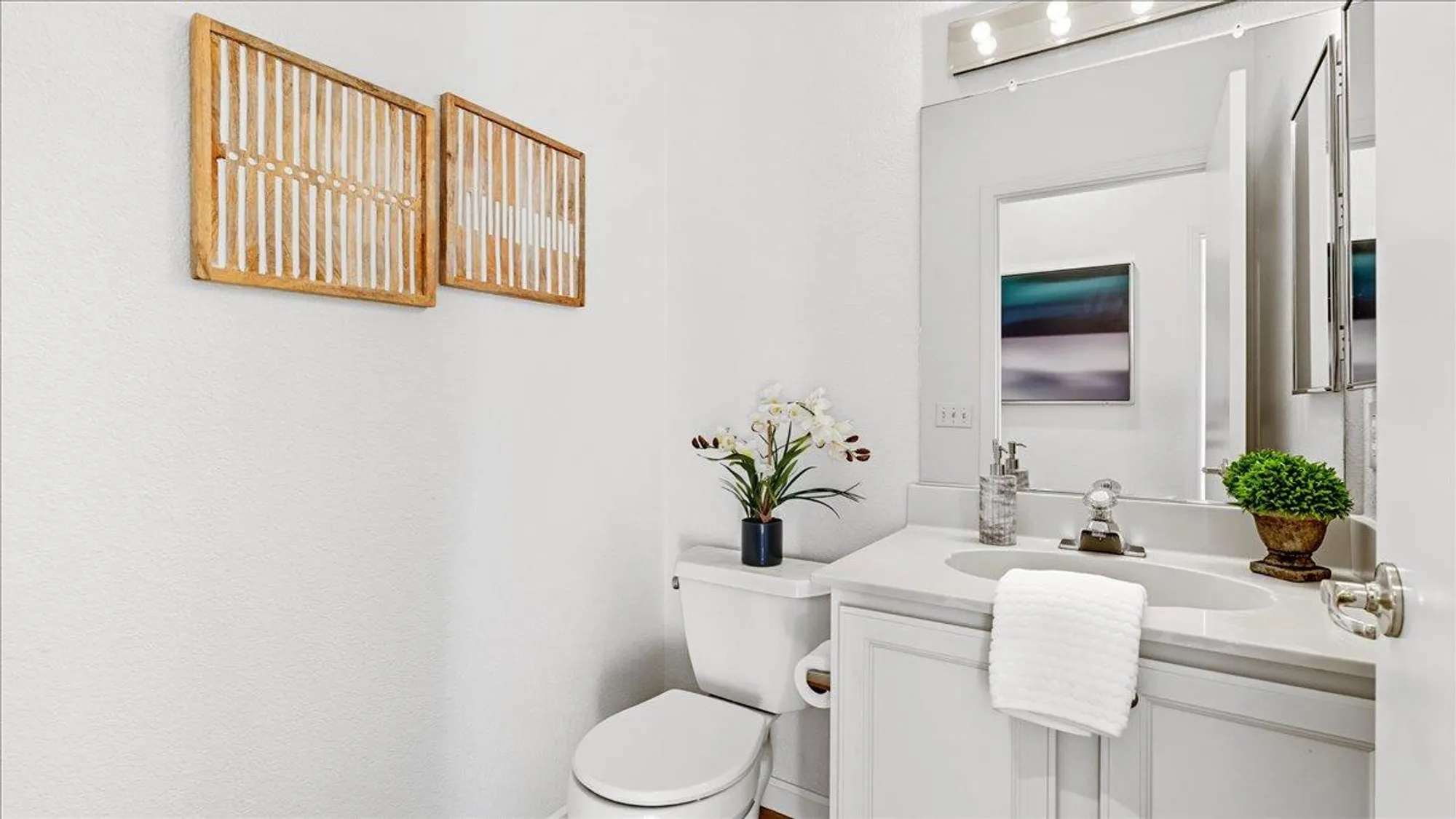 Property Slideshow image 14 of 23 | 301 wagonmaster ct, Roseville, CA, 95747