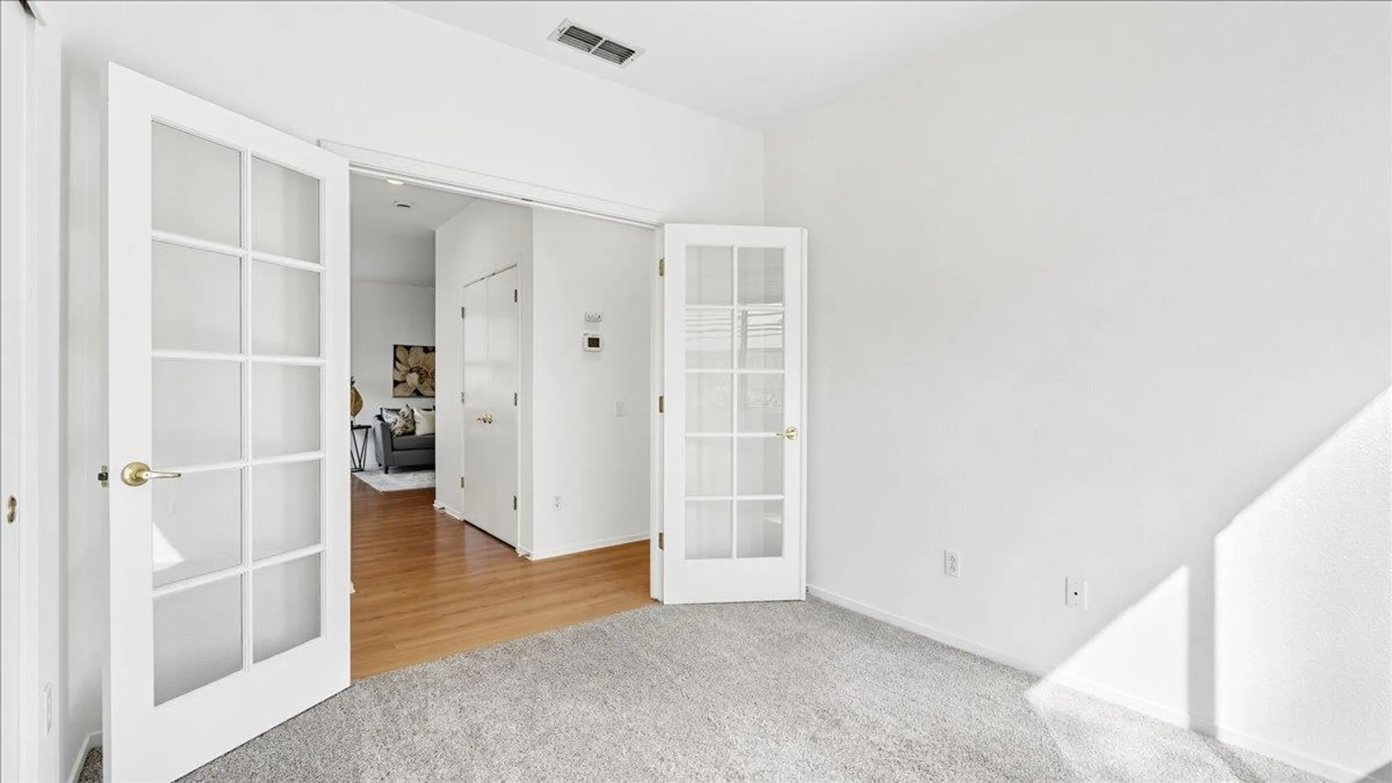 Property Slideshow image 12 of 23 | 301 wagonmaster ct, Roseville, CA, 95747