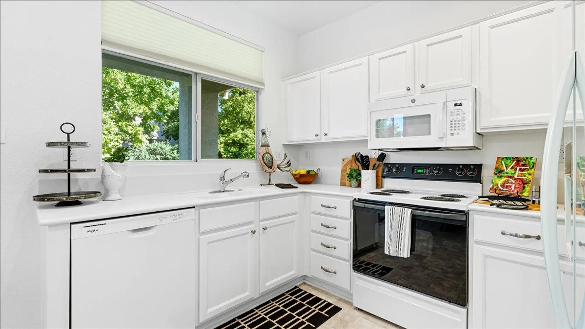 Property Slideshow image 10 of 23 | 301 wagonmaster ct, Roseville, CA, 95747