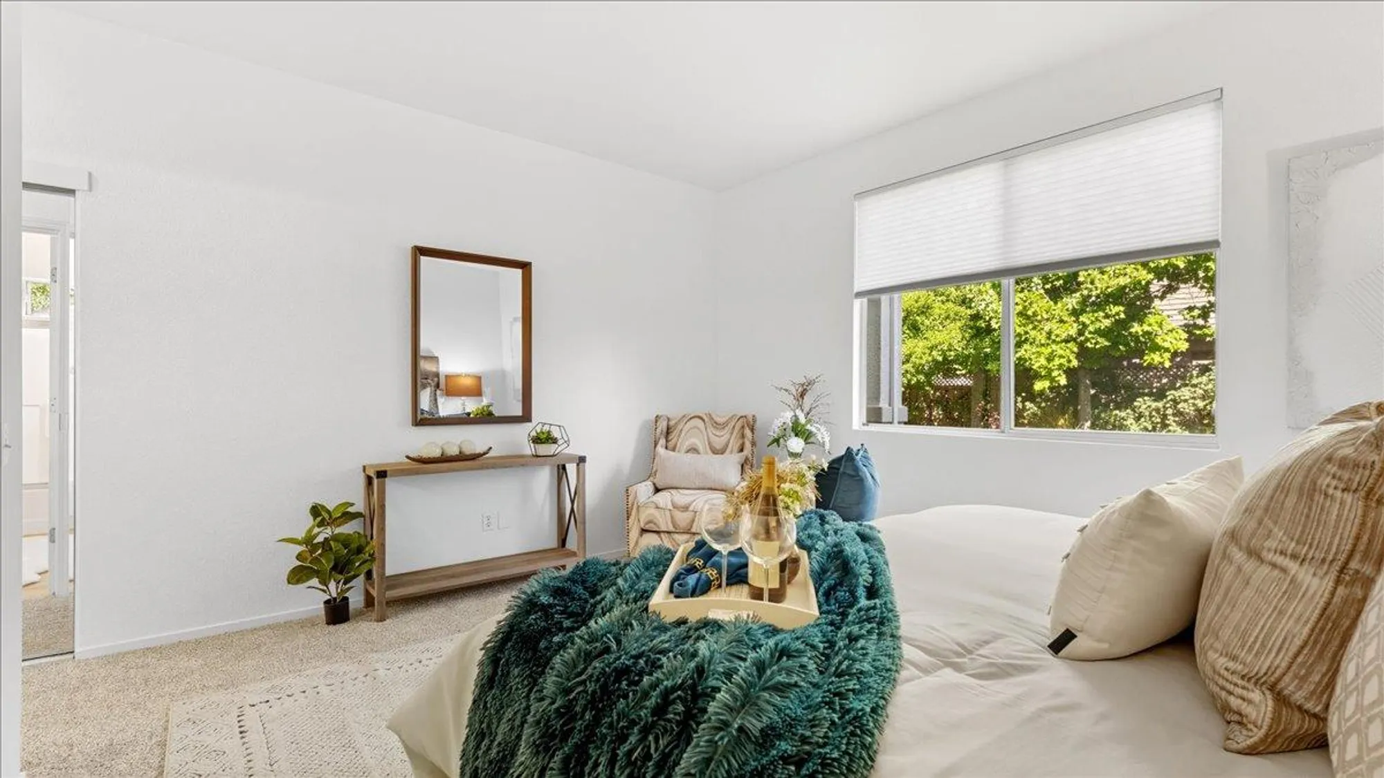 Property Slideshow image 17 of 23 | 301 wagonmaster ct, Roseville, CA, 95747