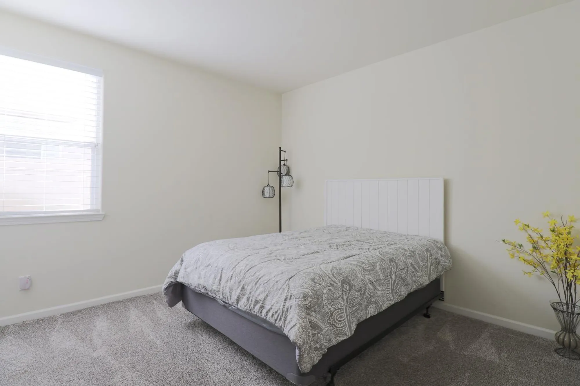 Property Slideshow image 13 of 22 | 1672 arbor brook dr, Manteca, CA, 95336