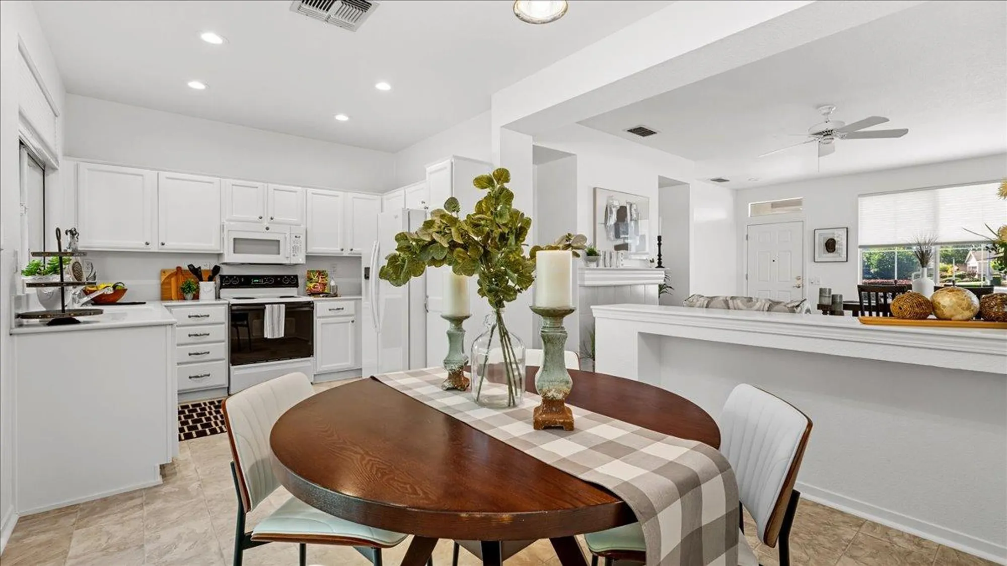 Property Slideshow image 8 of 23 | 301 wagonmaster ct, Roseville, CA, 95747