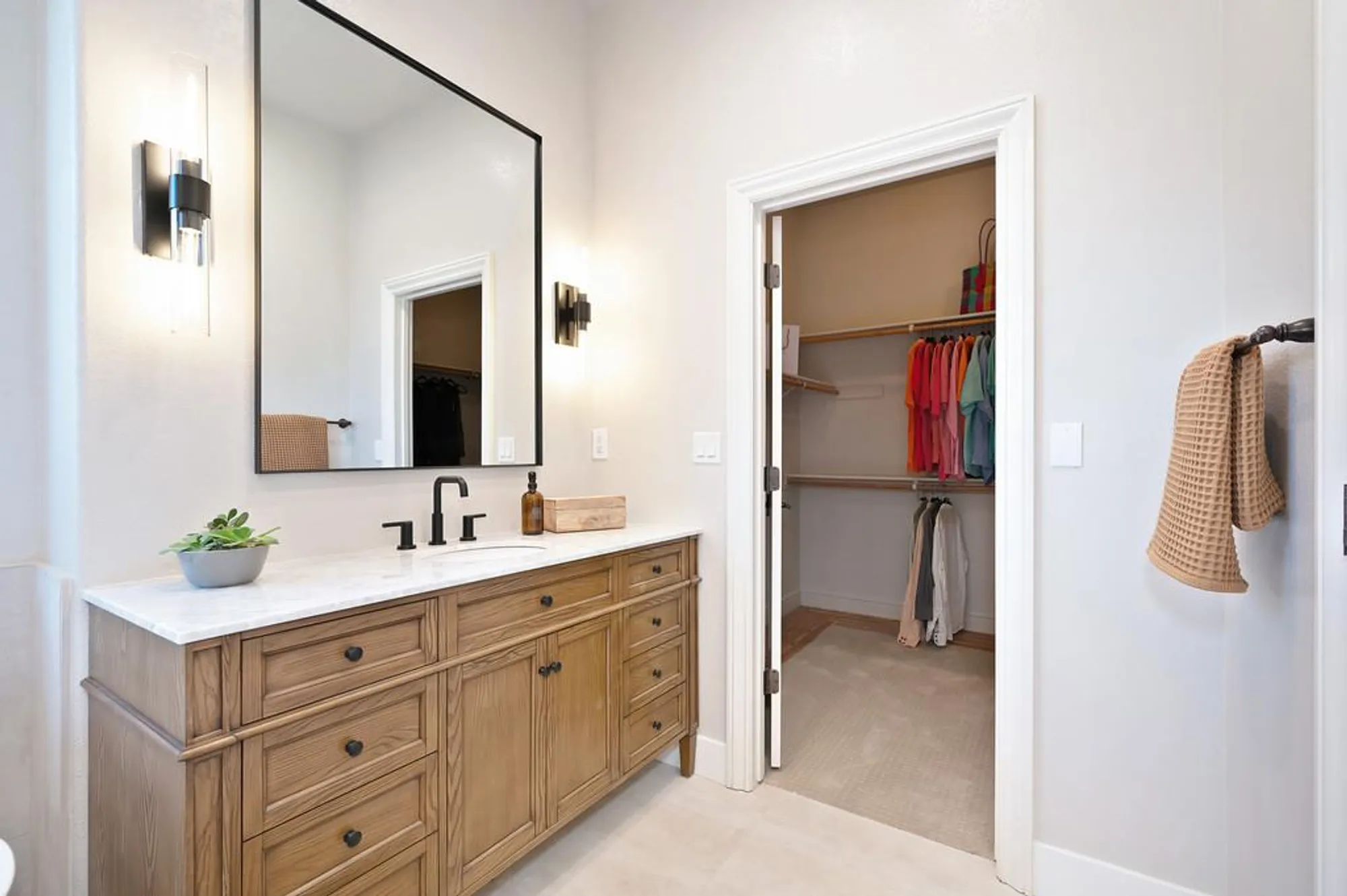 Property Slideshow image 42 of 64 | 2721 aspen valley ln, Sacramento, CA, 95835