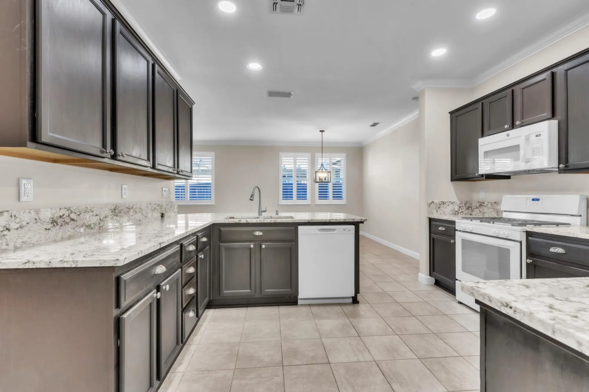 Property Slideshow image 8 of 39 | 360 mill valley cir, Sacramento, CA, 95835