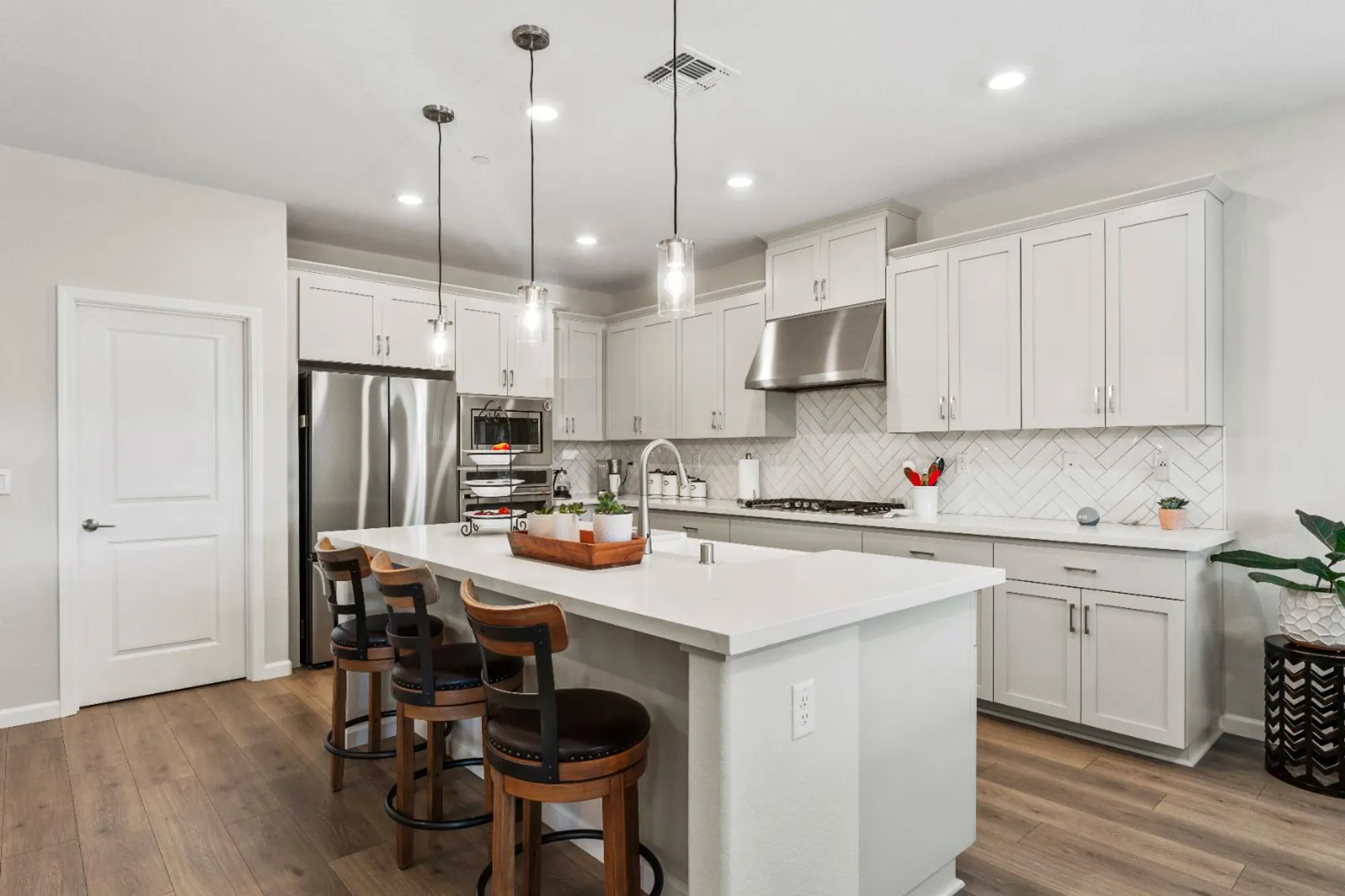 Property Slideshow image 17 of 39 | 1543 red lake way, Lincoln, CA, 95648