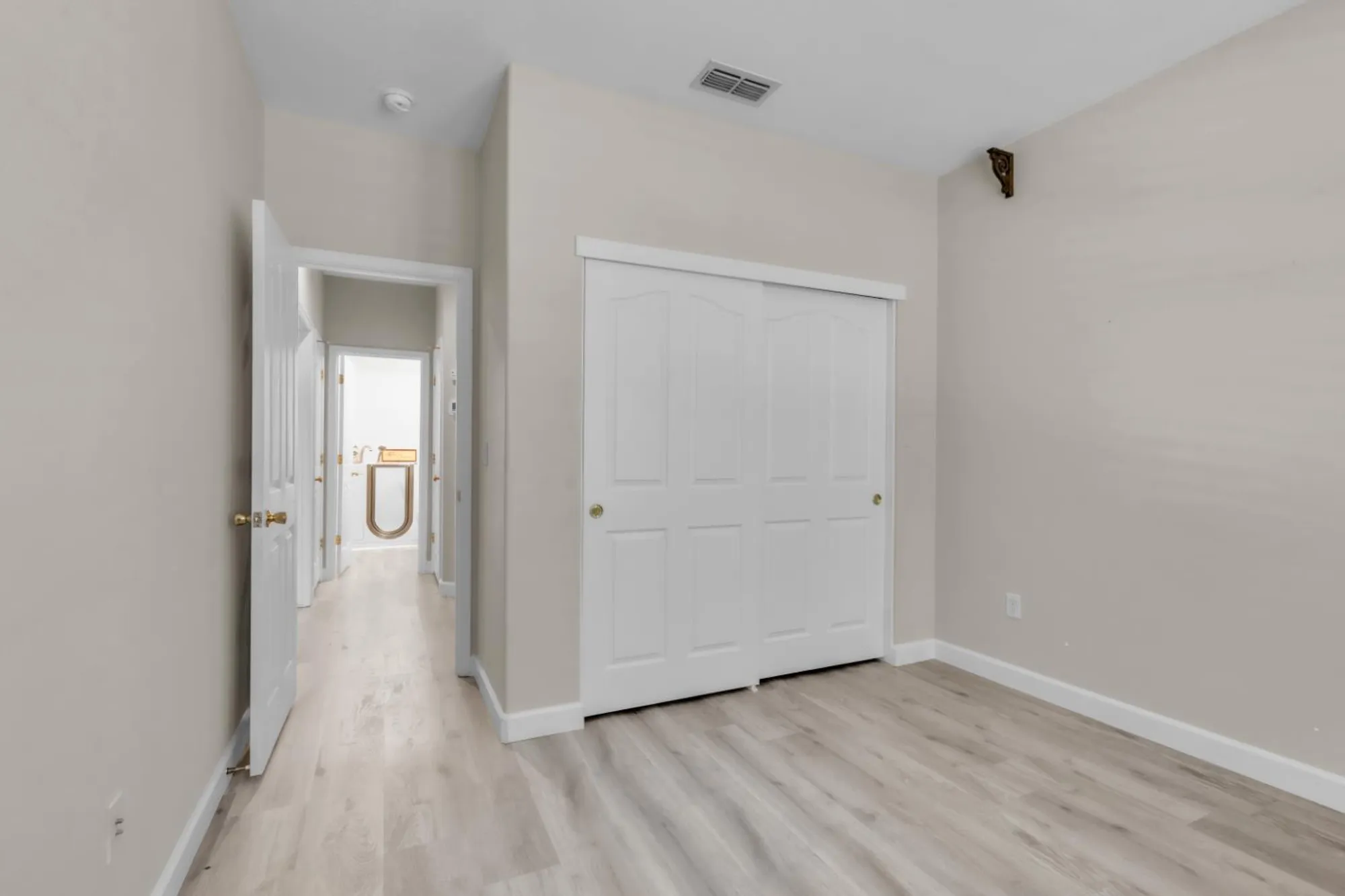 Property Slideshow image 11 of 39 | 360 mill valley cir, Sacramento, CA, 95835