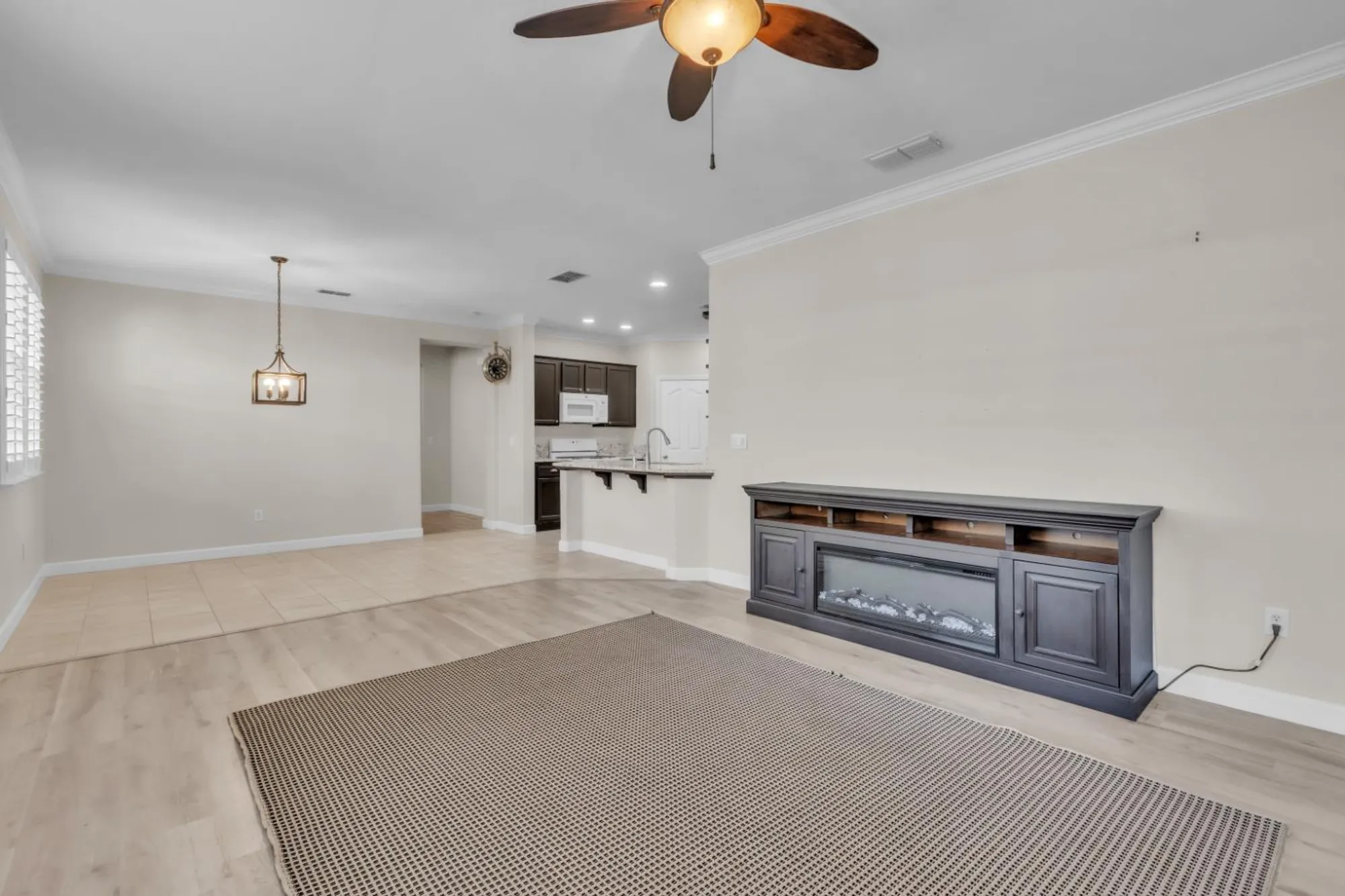 Property Slideshow image 5 of 39 | 360 mill valley cir, Sacramento, CA, 95835