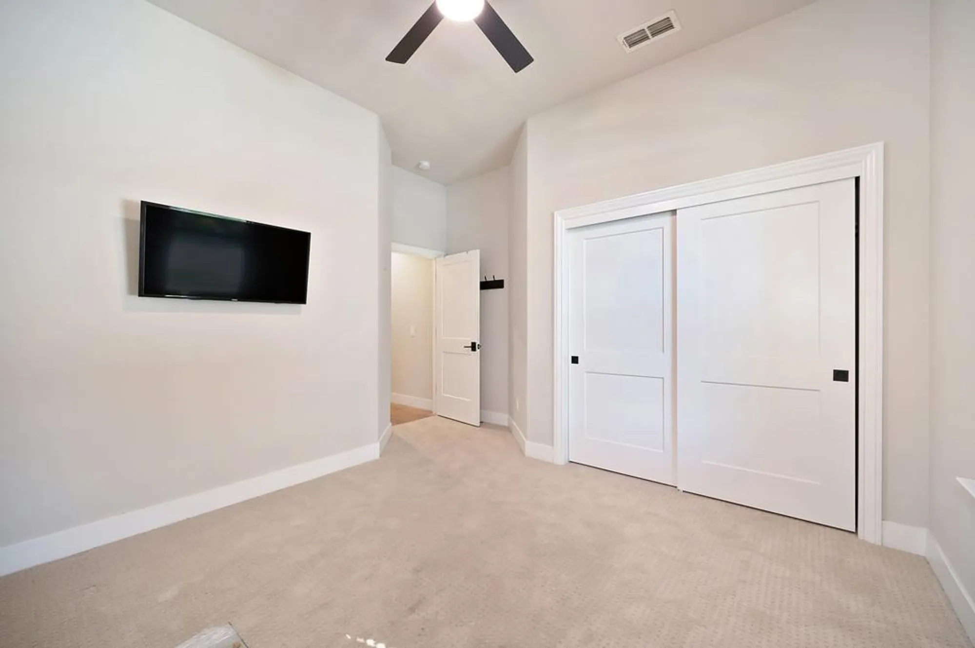 Property Slideshow image 27 of 64 | 2721 aspen valley ln, Sacramento, CA, 95835