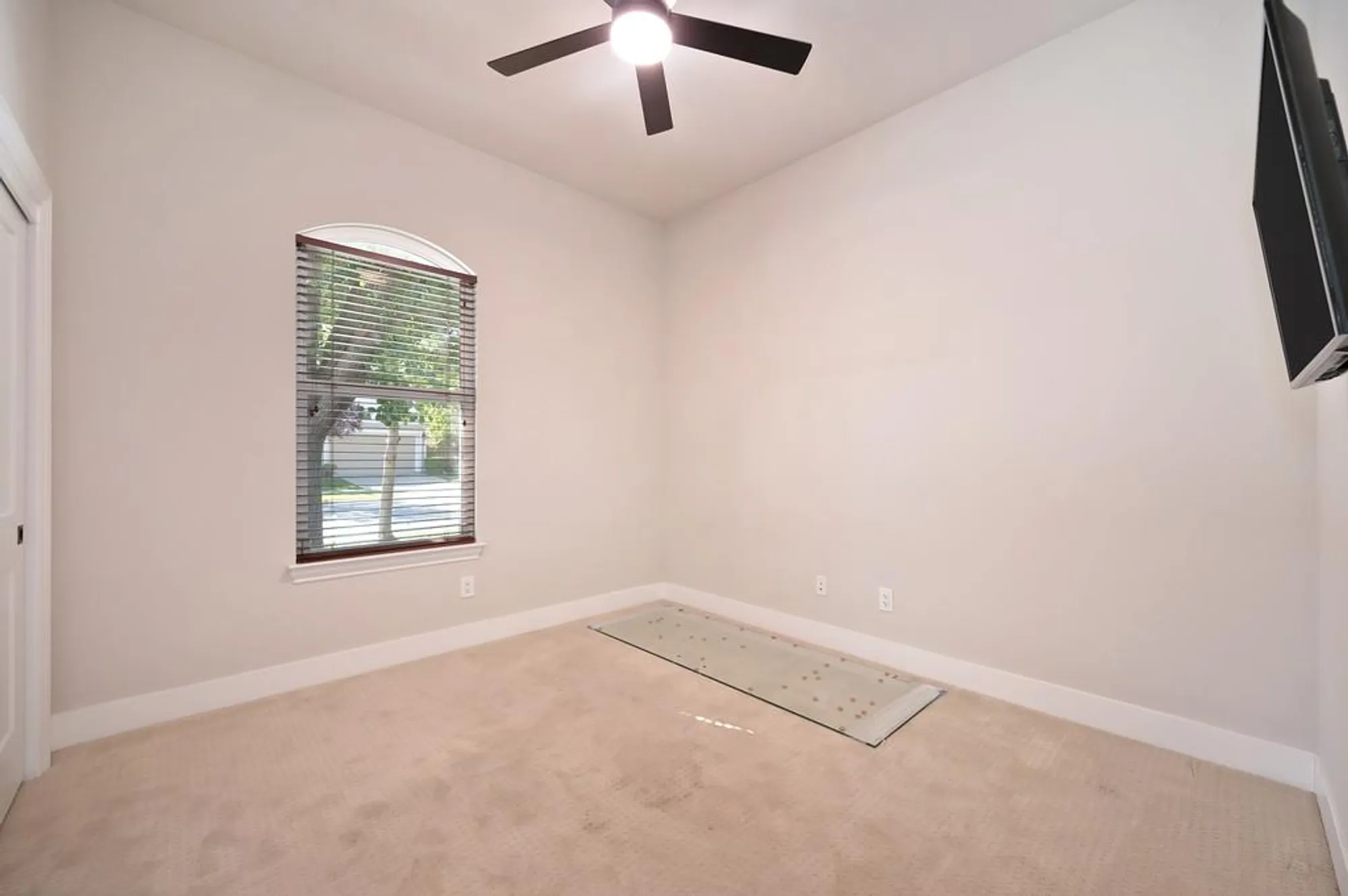 Property Slideshow image 26 of 64 | 2721 aspen valley ln, Sacramento, CA, 95835