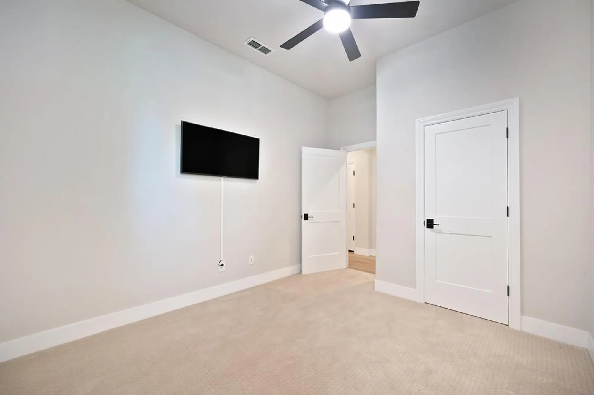 Property Slideshow image 25 of 64 | 2721 aspen valley ln, Sacramento, CA, 95835