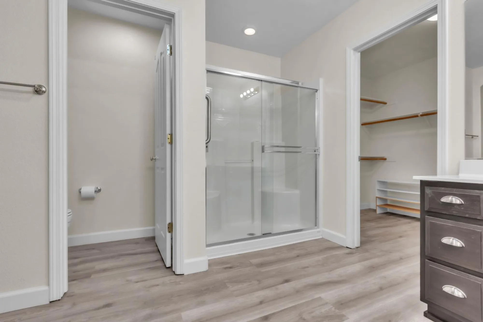 Property Slideshow image 17 of 39 | 360 mill valley cir, Sacramento, CA, 95835