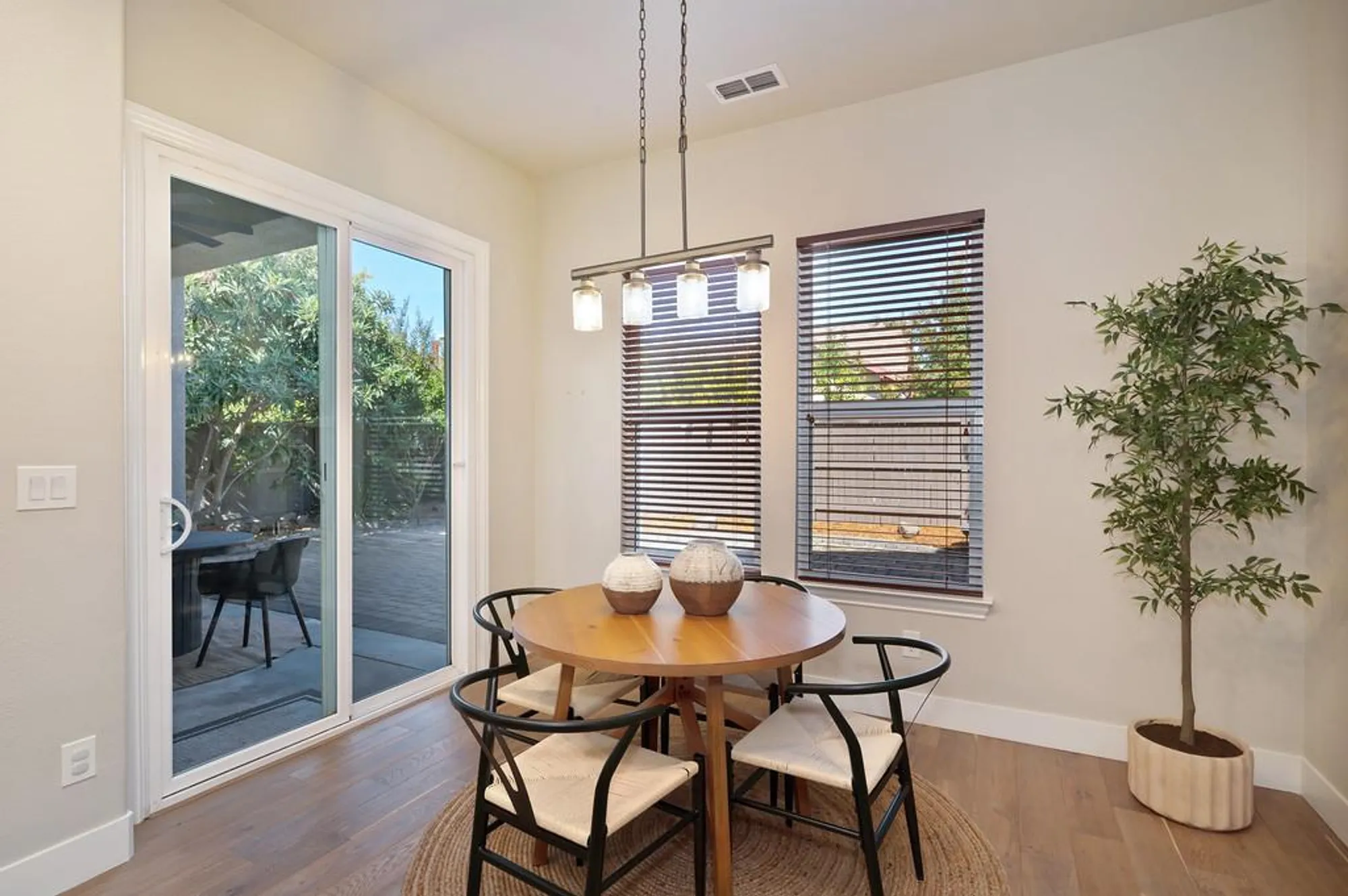 Property Slideshow image 19 of 64 | 2721 aspen valley ln, Sacramento, CA, 95835