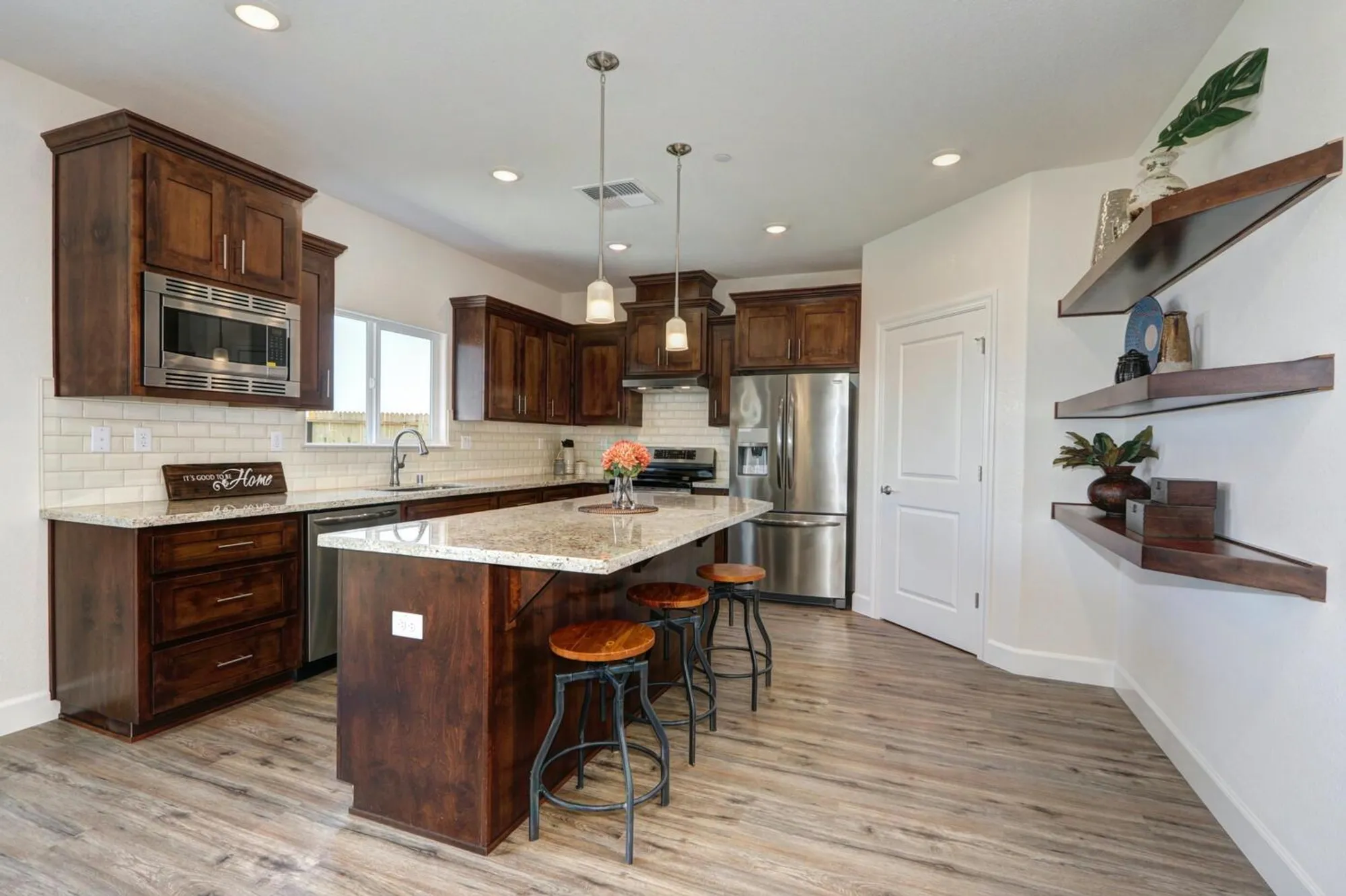 Property Slideshow image 11 of 21 | 1133 nicklaus rd, Galt, CA, 95632