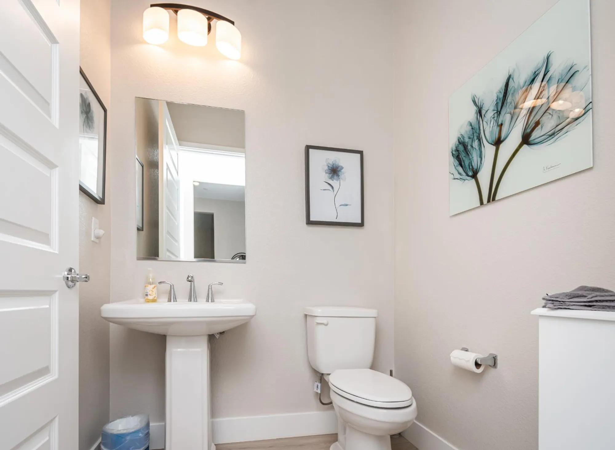 Property Slideshow image 12 of 78 | 8471 tulip ct, Roseville, CA, 95747