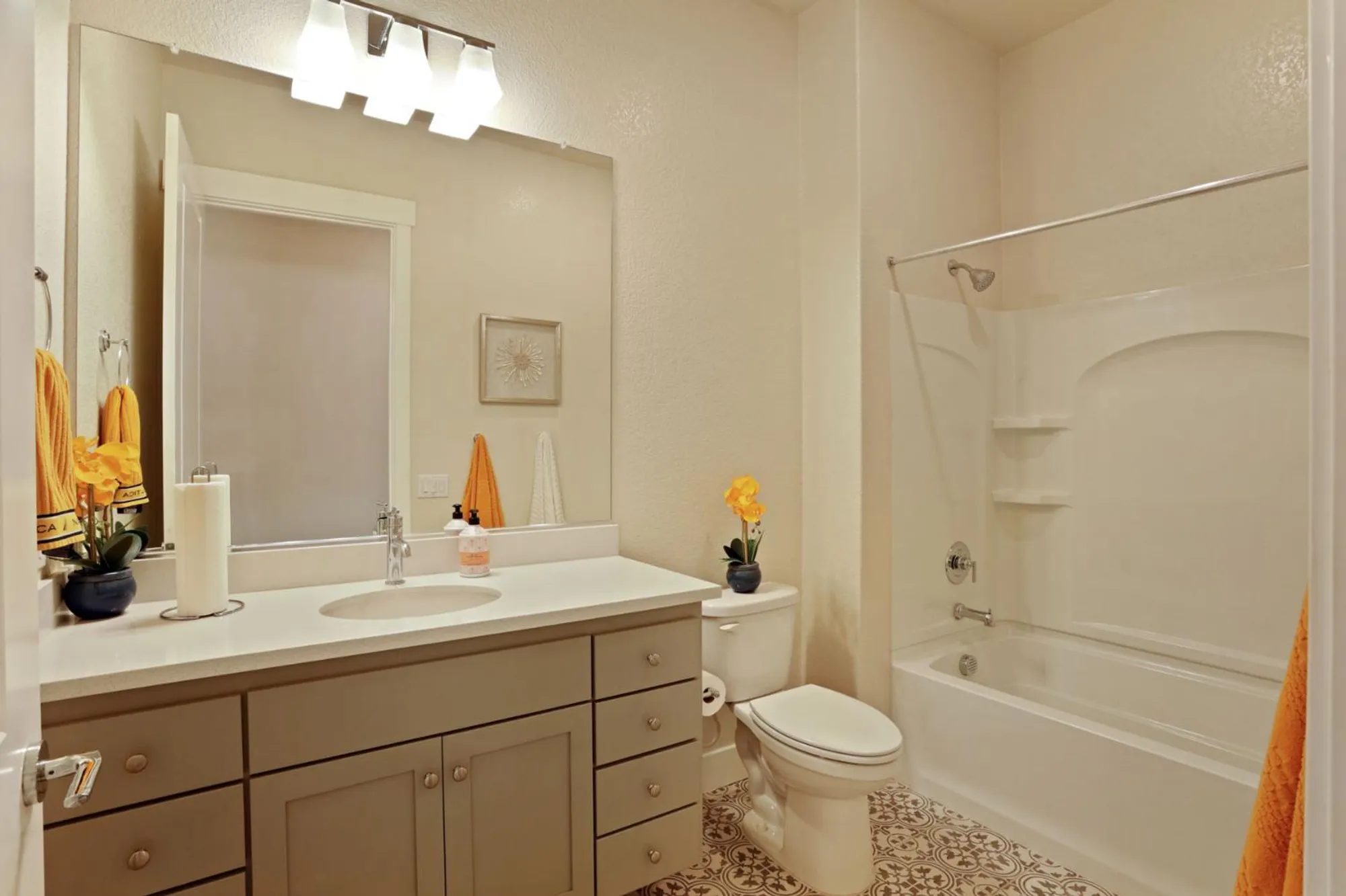 Property Slideshow image 20 of 47 | 605 victoria dr, Manteca, CA, 95336