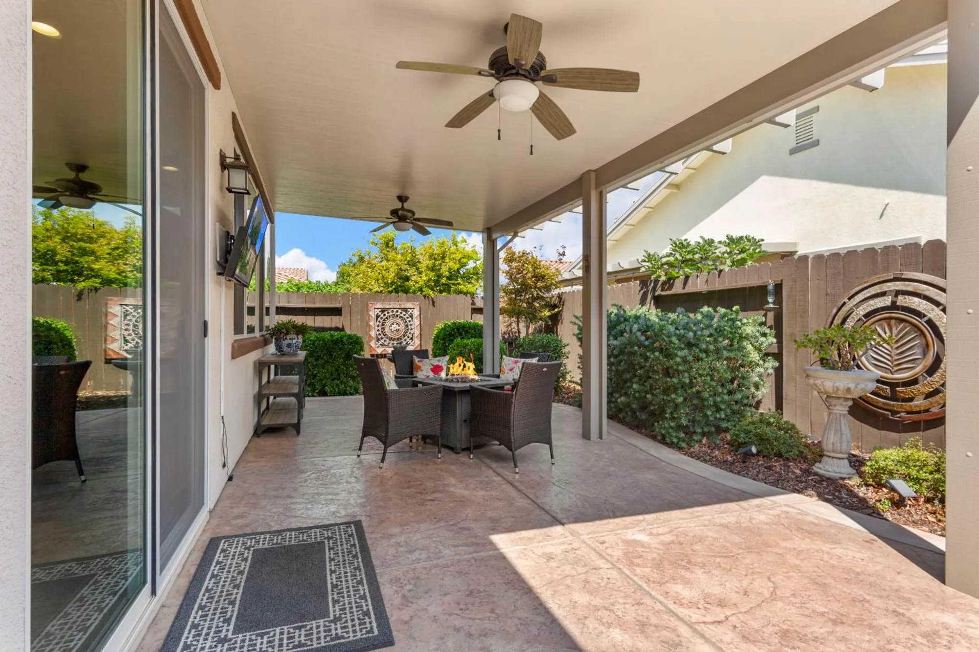 Property Slideshow image 44 of 72 | 2080 leighham dr, Roseville, CA, 95747