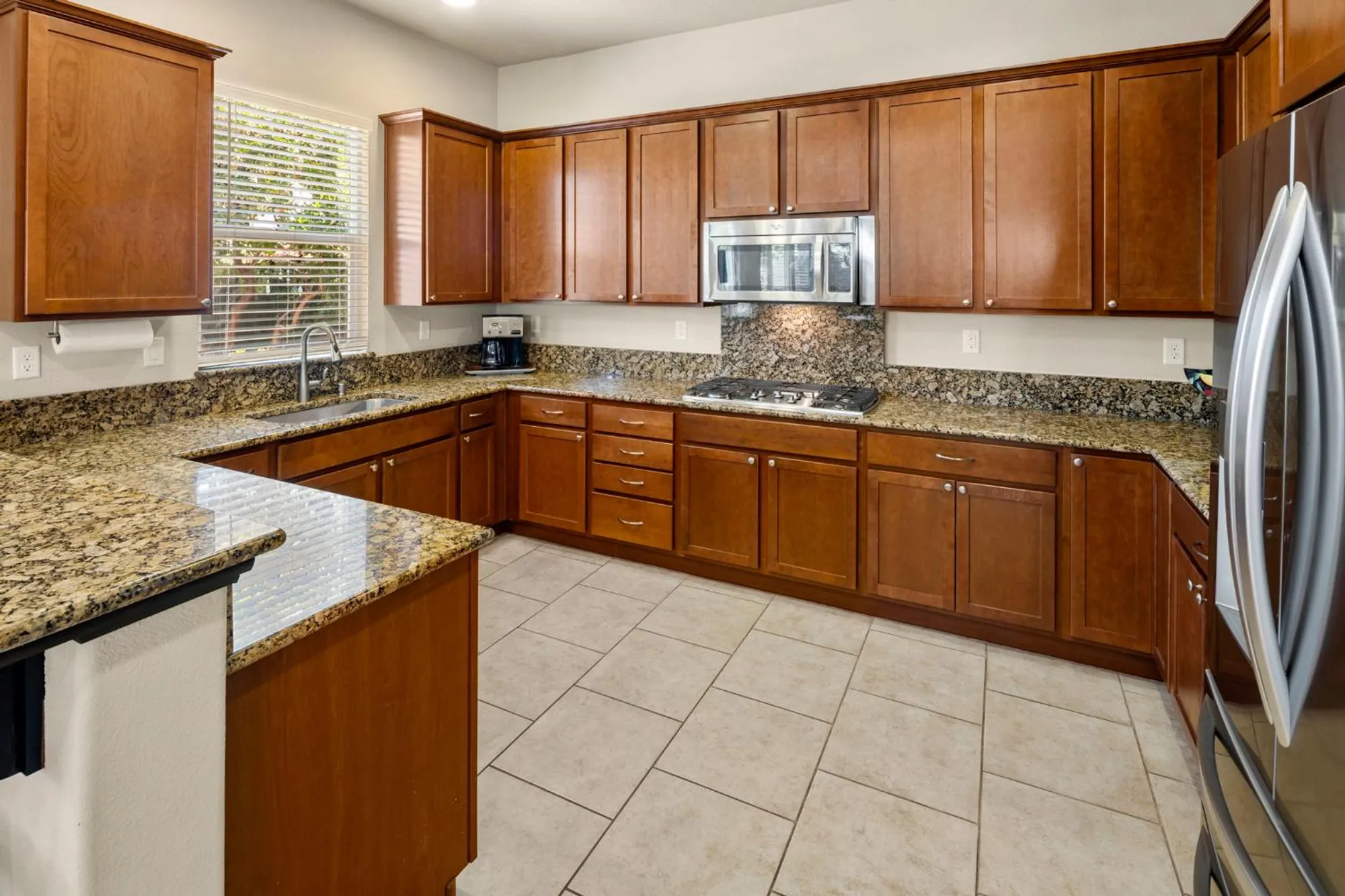 Property Slideshow image 18 of 72 | 2080 leighham dr, Roseville, CA, 95747