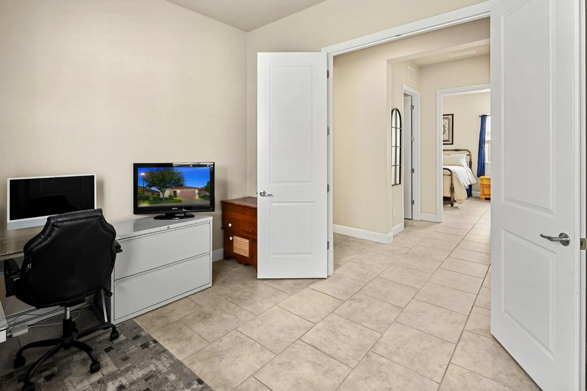 Property Slideshow image 25 of 72 | 2080 leighham dr, Roseville, CA, 95747