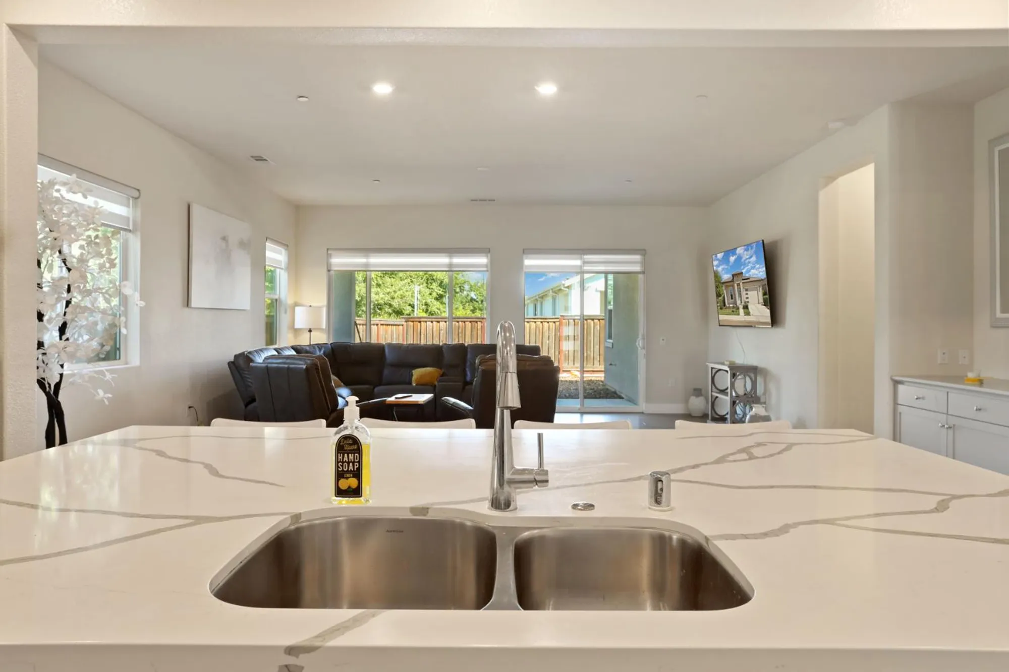 Property Slideshow image 10 of 47 | 605 victoria dr, Manteca, CA, 95336