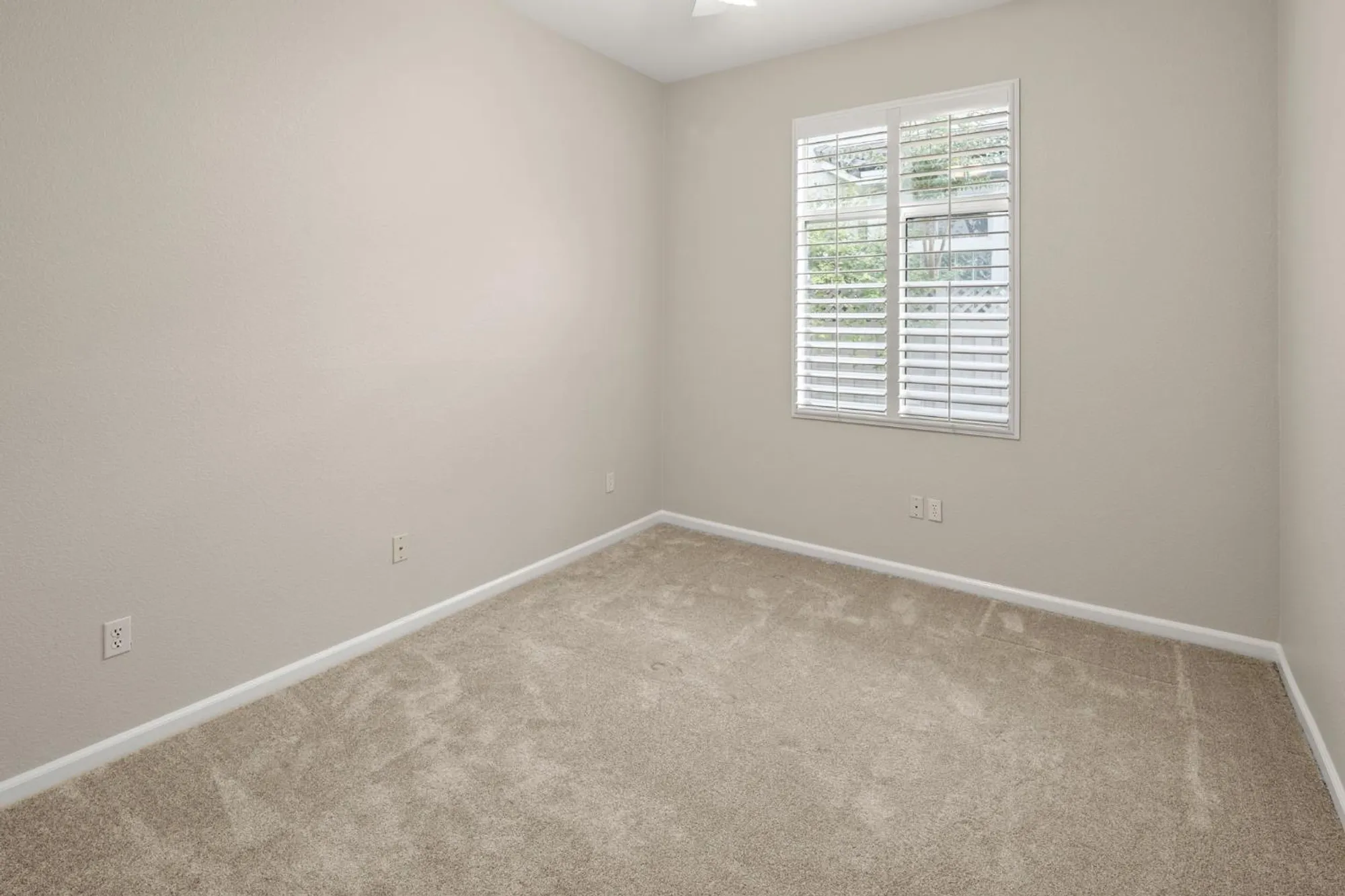Property Slideshow image 39 of 77 | 401 barusch ct, Roseville, CA, 95747
