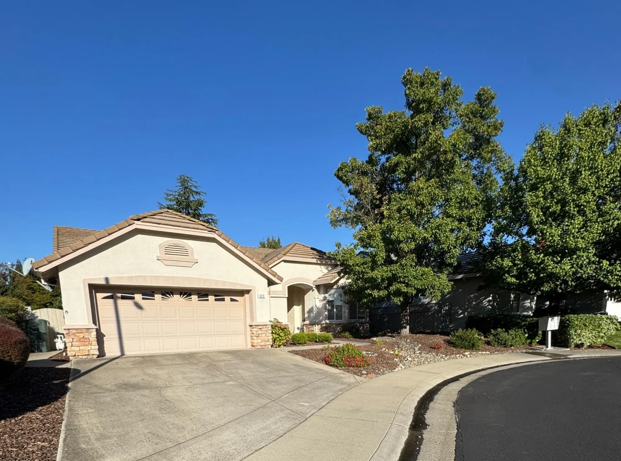 Property Slideshow image 1 of 4 | 325 savannah ct, Roseville, CA, 95747