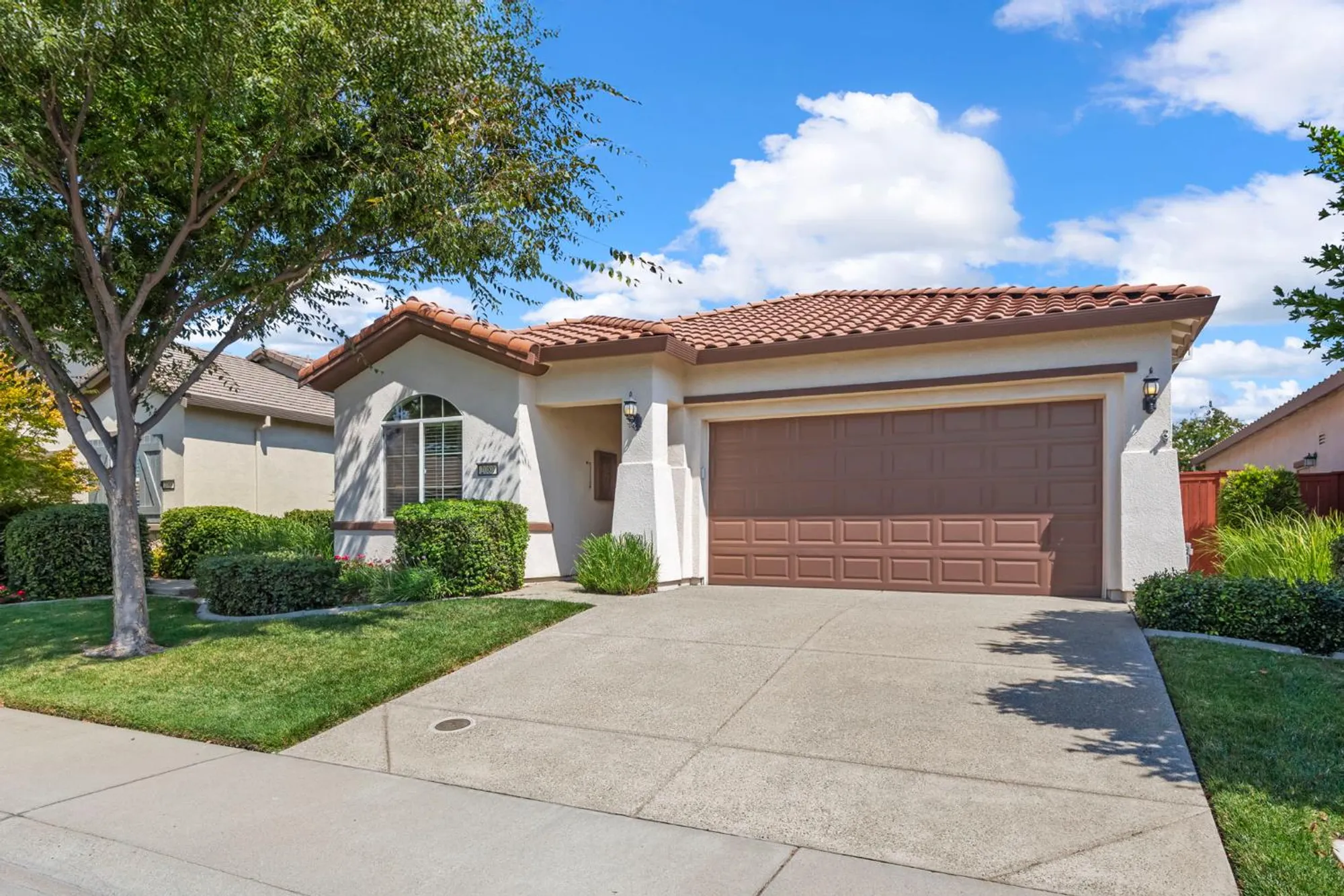 Property Slideshow image 2 of 72 | 2080 leighham dr, Roseville, CA, 95747