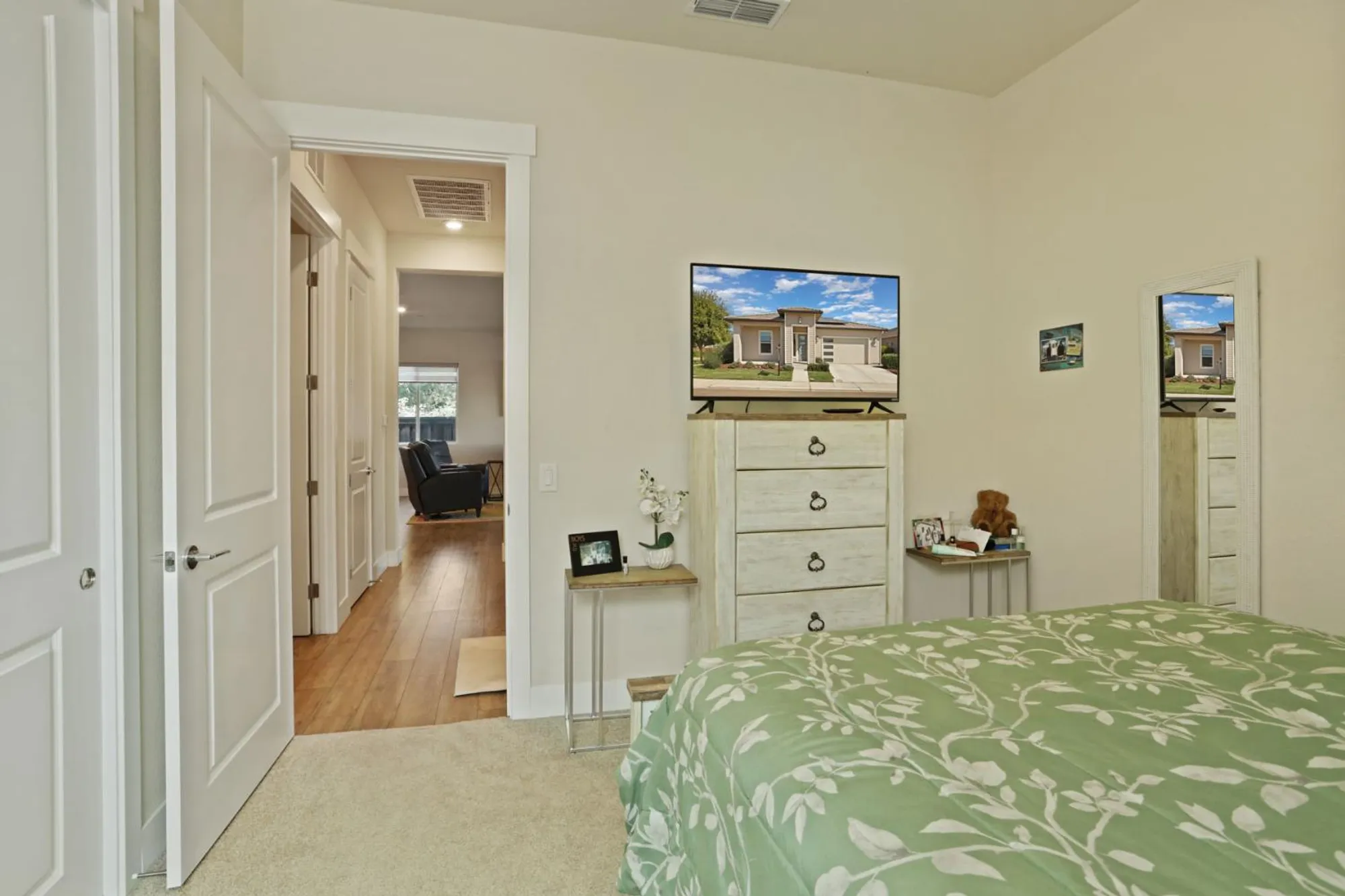 Property Slideshow image 19 of 47 | 605 victoria dr, Manteca, CA, 95336