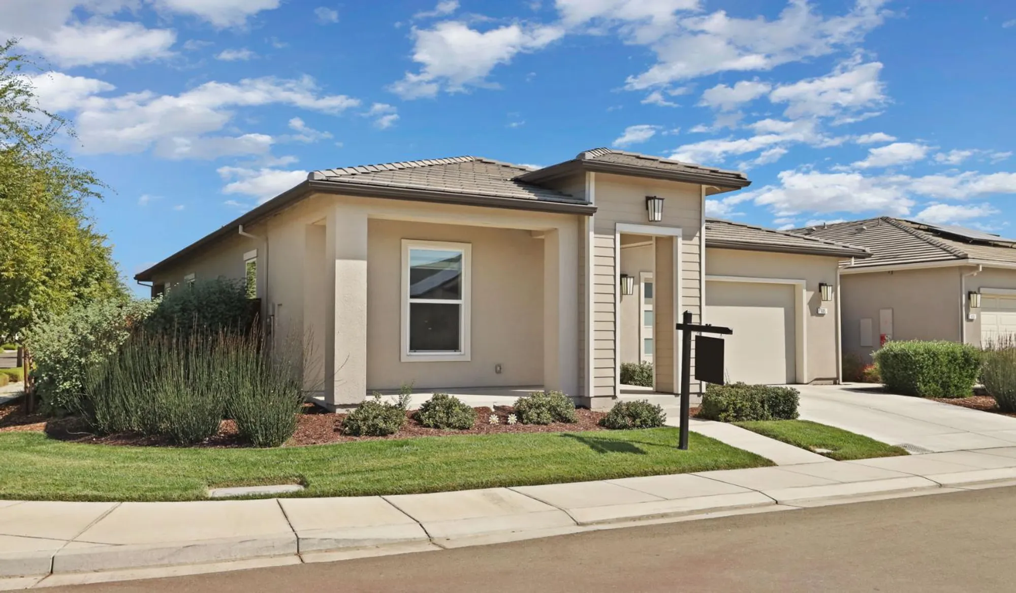 Property Slideshow image 3 of 47 | 605 victoria dr, Manteca, CA, 95336
