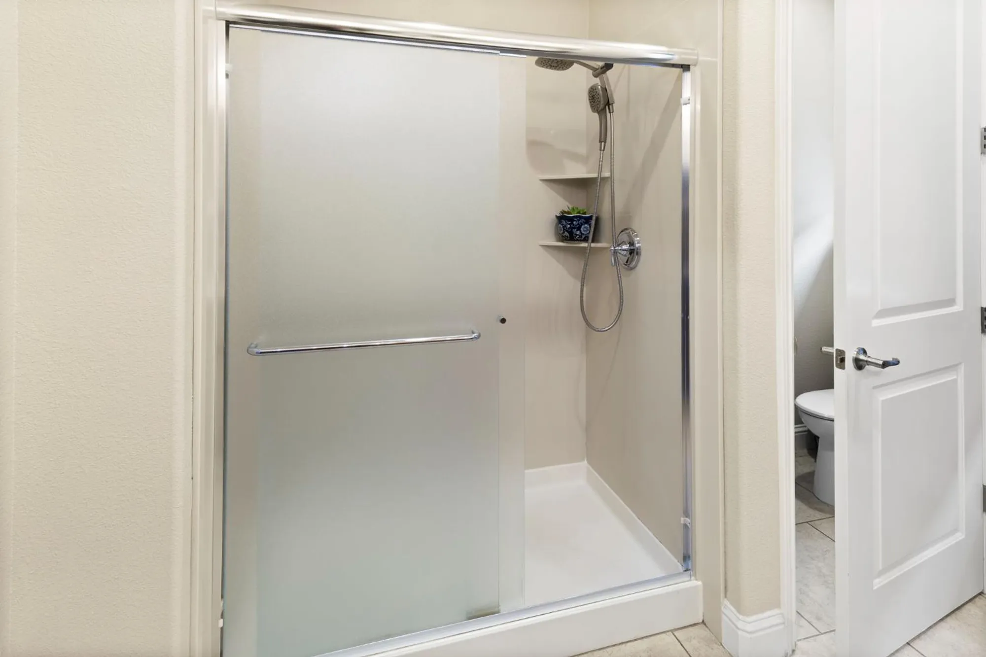 Property Slideshow image 32 of 72 | 2080 leighham dr, Roseville, CA, 95747