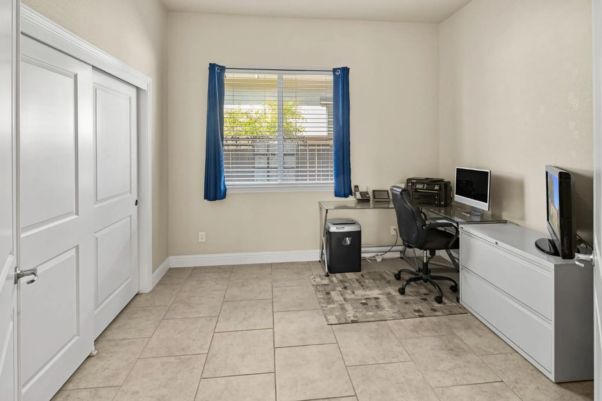 Property Slideshow image 24 of 72 | 2080 leighham dr, Roseville, CA, 95747