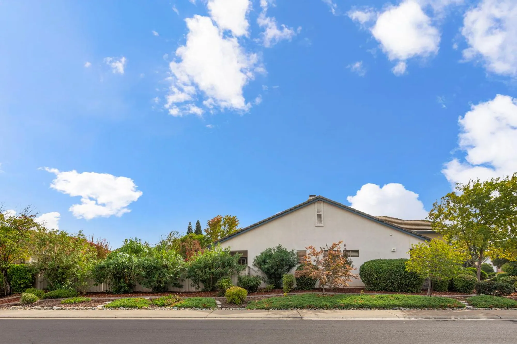Property Slideshow image 5 of 77 | 401 barusch ct, Roseville, CA, 95747