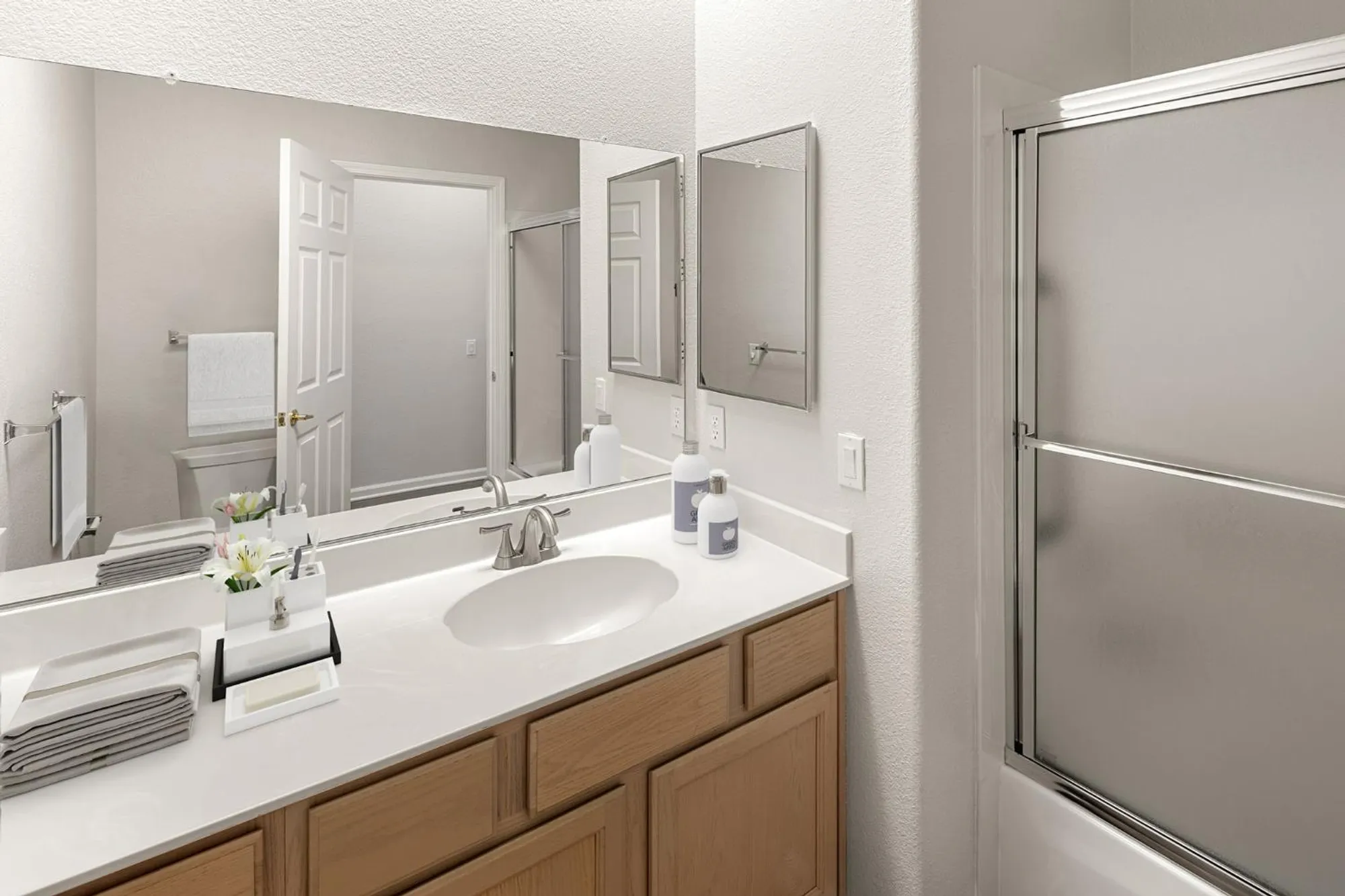 Property Slideshow image 13 of 77 | 401 barusch ct, Roseville, CA, 95747