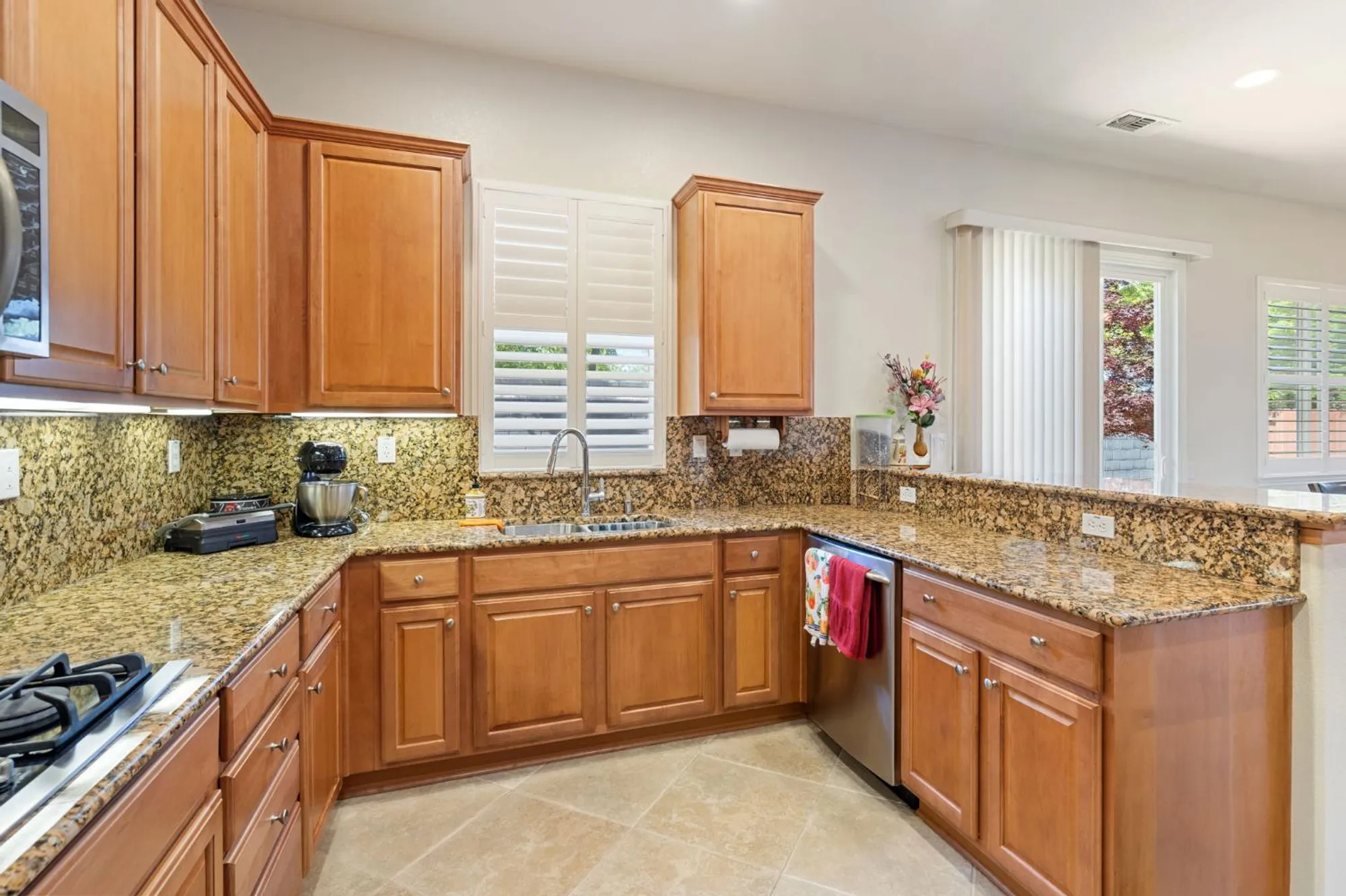 Property Slideshow image 15 of 56 | 2040 land end loop, Roseville, CA, 95747