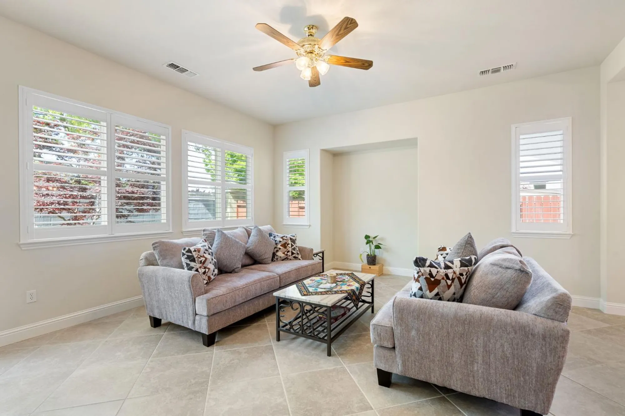 Property Slideshow image 12 of 56 | 2040 land end loop, Roseville, CA, 95747